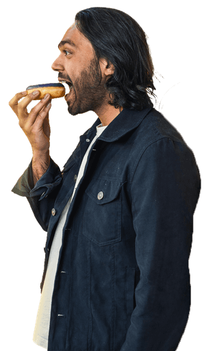 homme de profil qui croque dans un donut