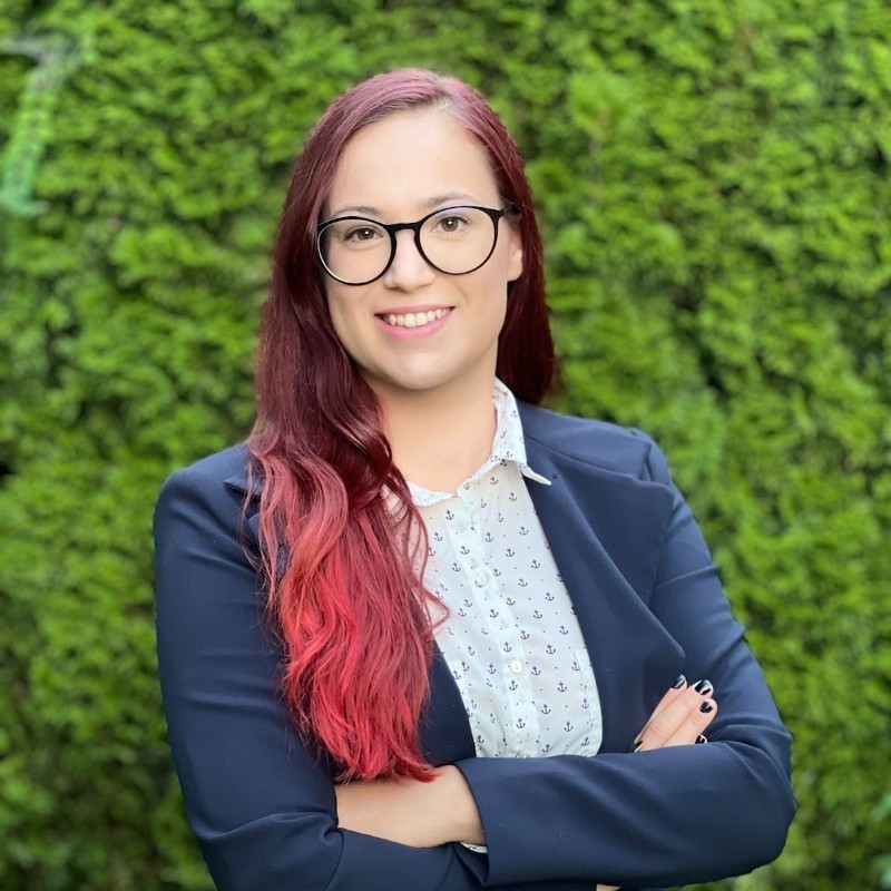 Laura L.