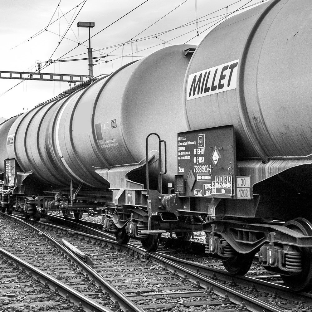 schwarz-weiß Bild eines Zugs