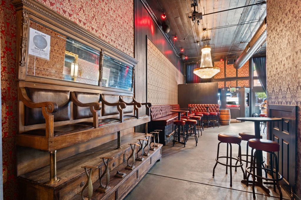 Bar photo 1