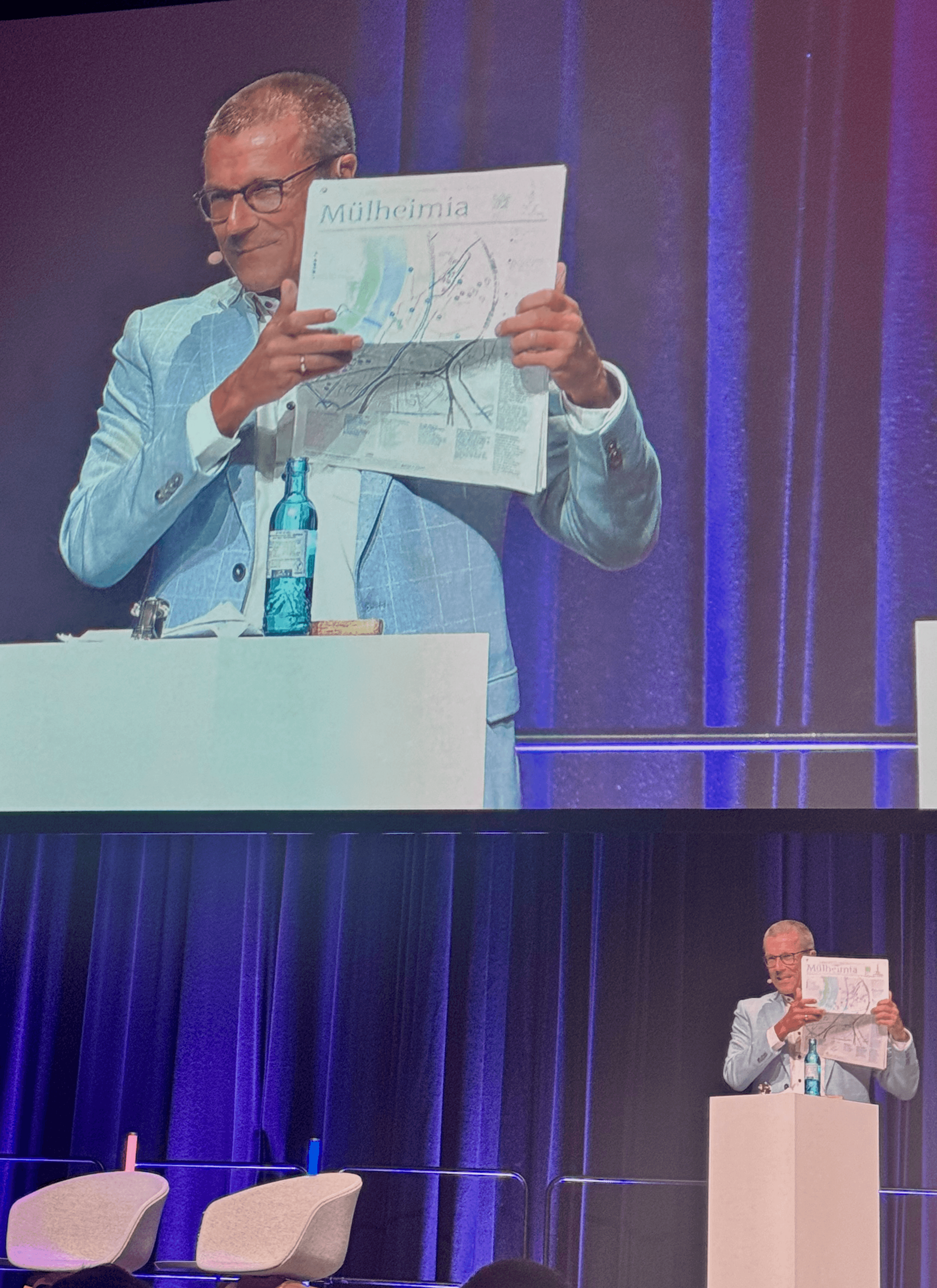 Prof. Dr. Uwe Schneidewind mit der Mülheimia auf dem 19. Nationalen Stadtentwicklungskongress im Palladium, Köln-Mülheim