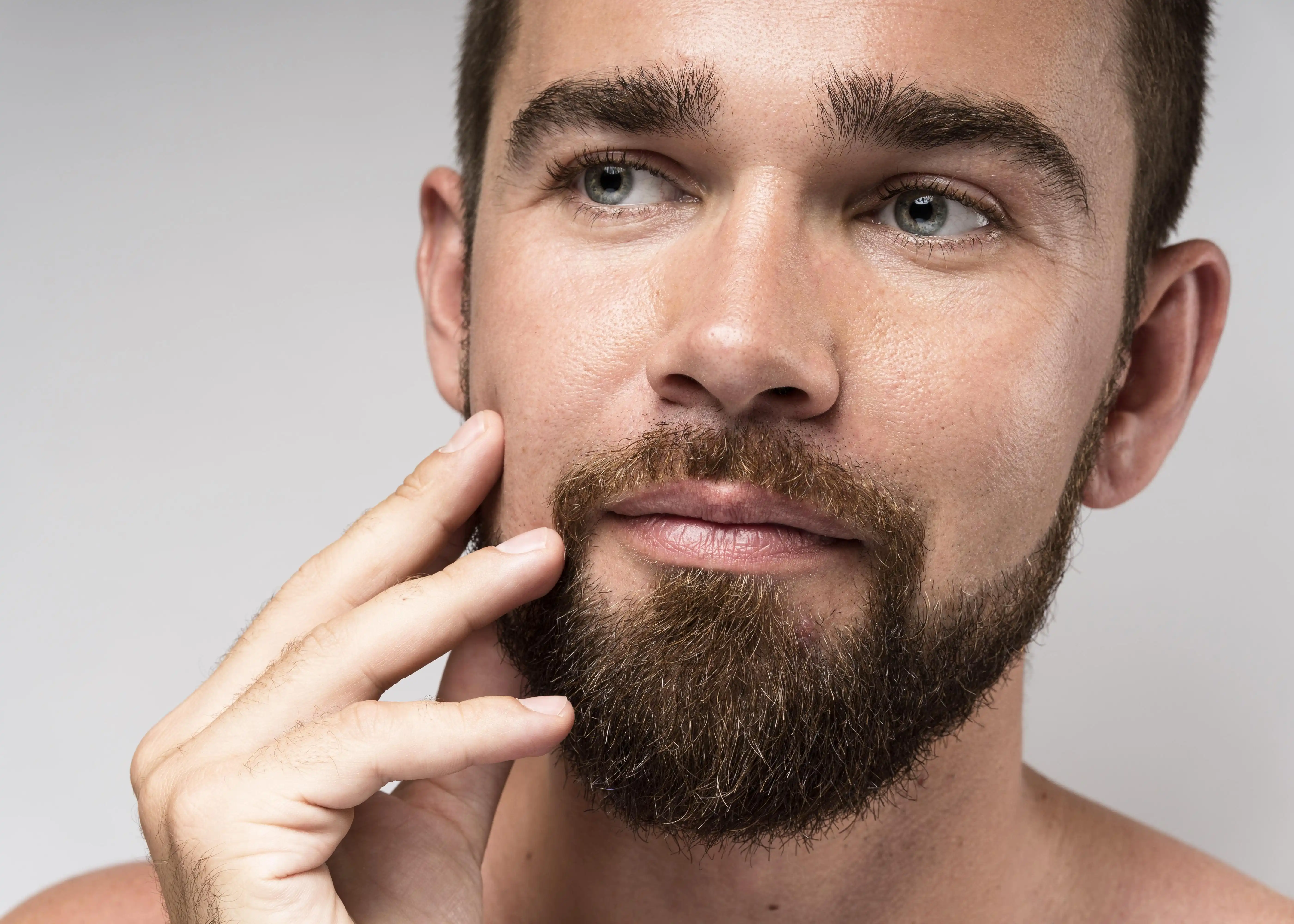Hair restoration treatment image on the beard restoration service page