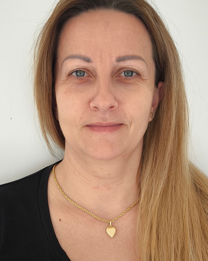 Unavený vzhľad tváre so stratou objemu po materskej dovolenke pred premenou