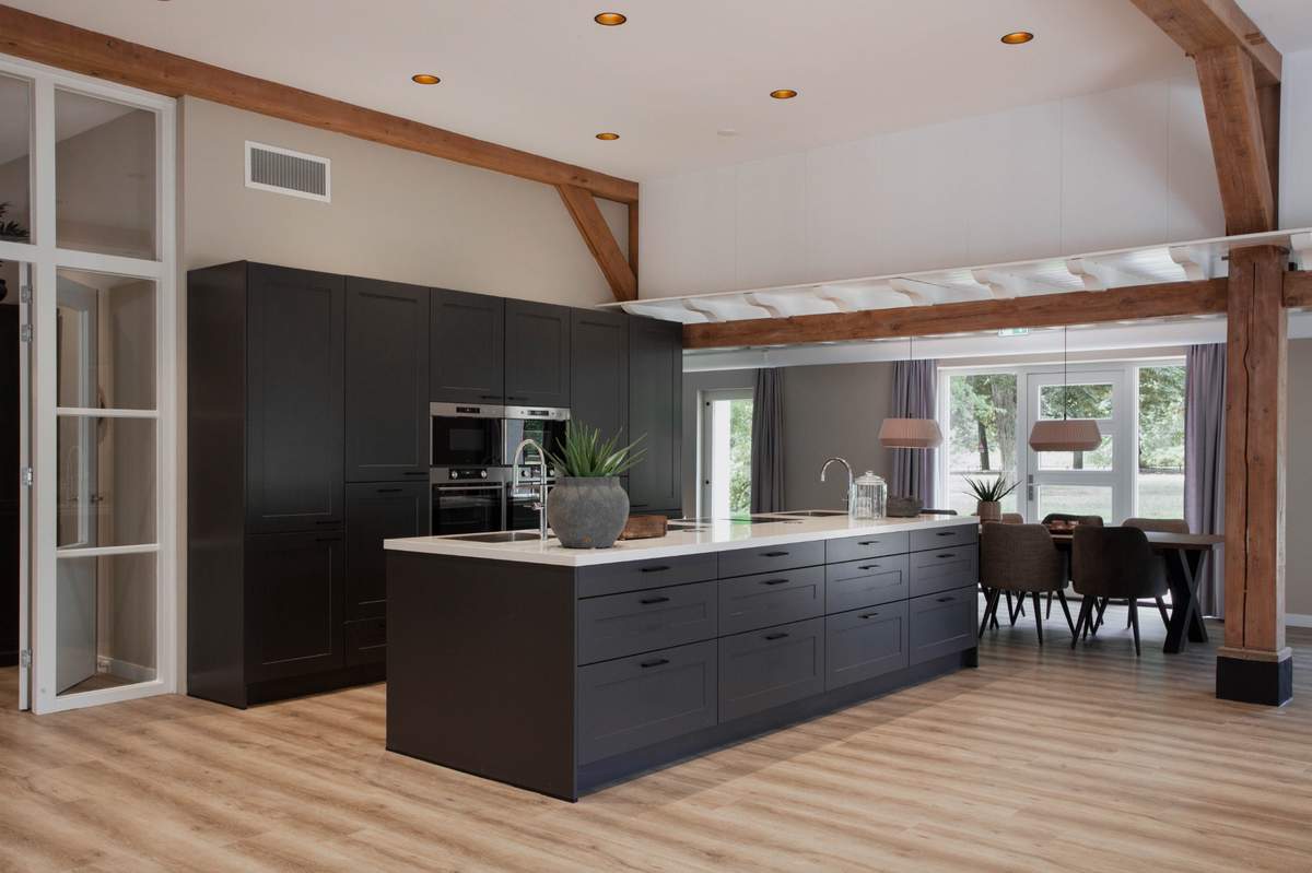 keuken antracietgrijs woonboerderij