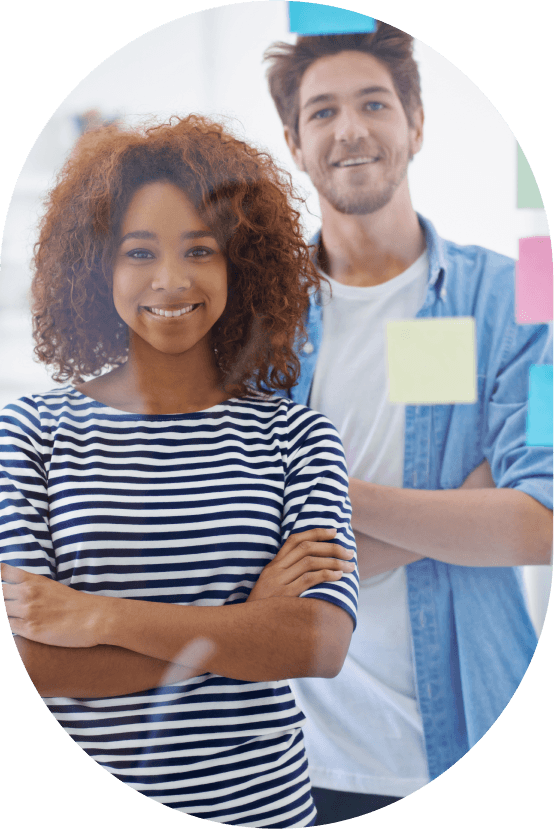 Foto de suas pessoas sorrindo