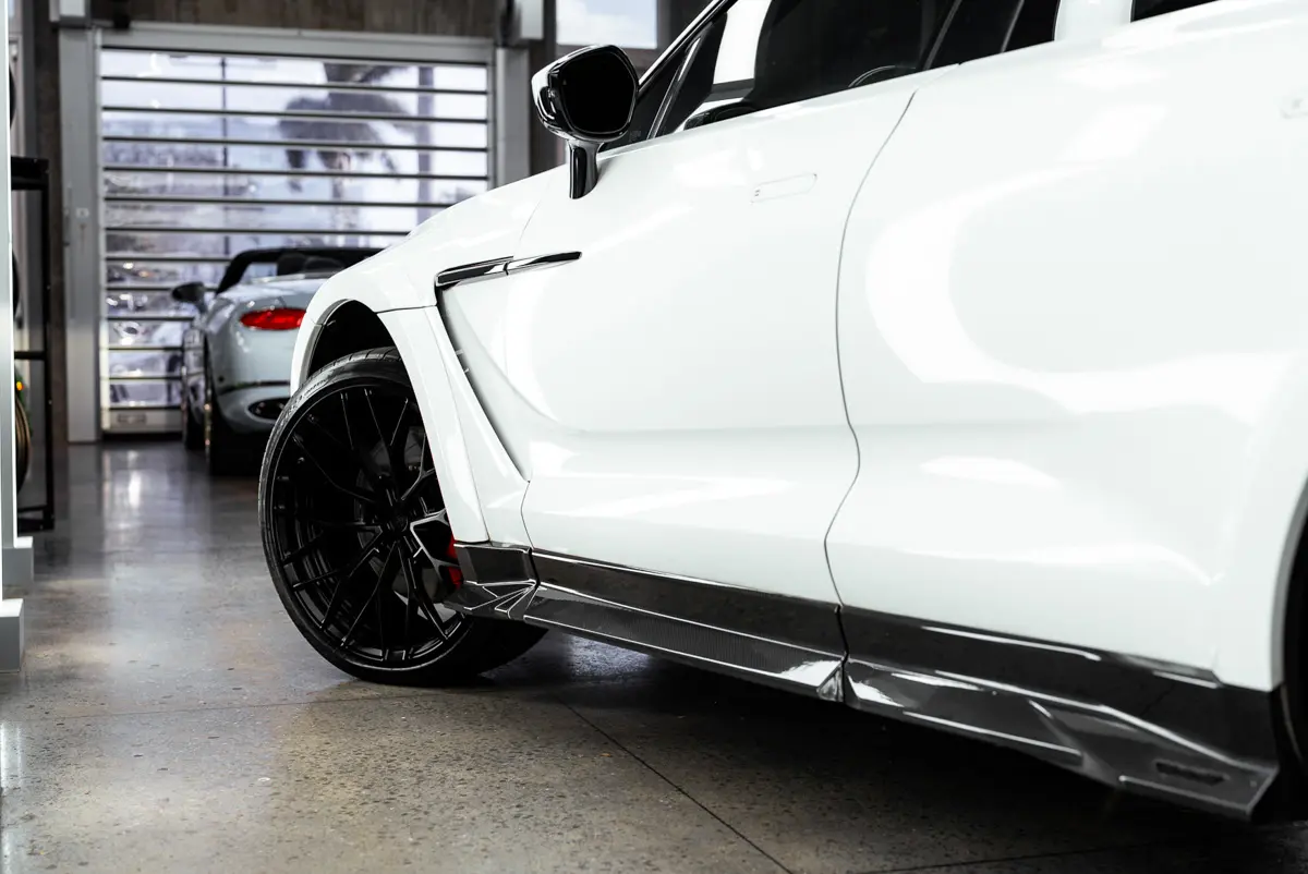 2021 Aston Martin DBX photo 28