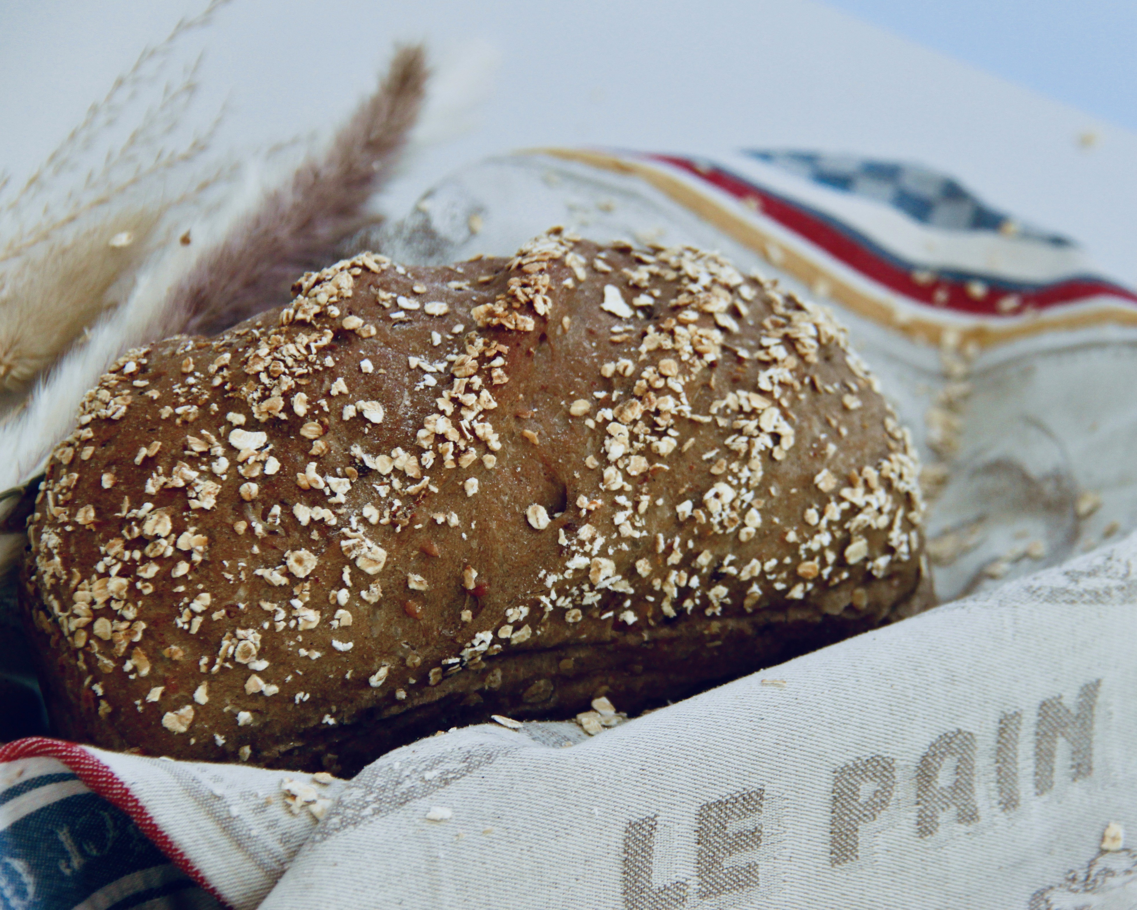 pan aveno centeno hecho fresco en obrador local Denia