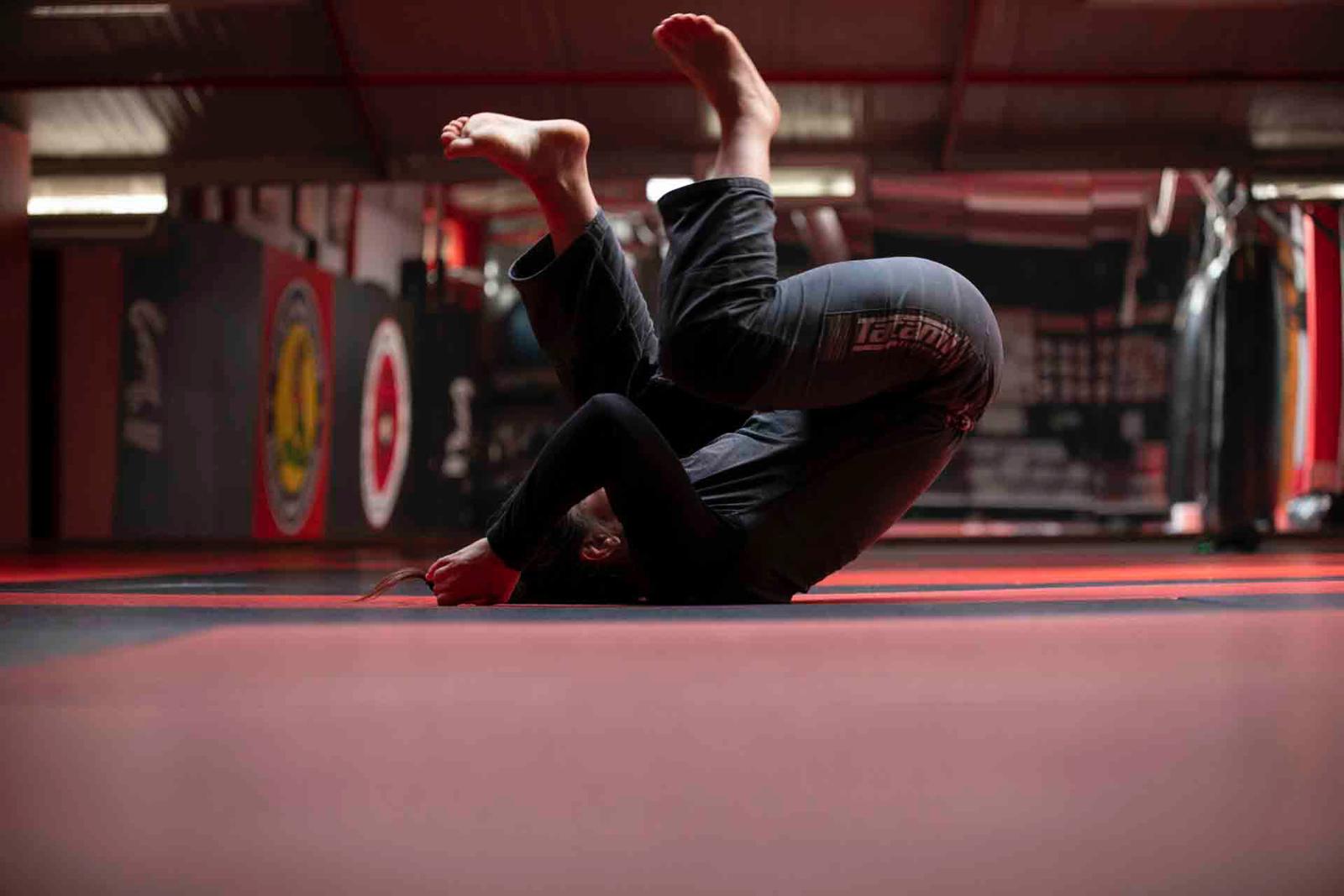 Surfer cleaning Surf board