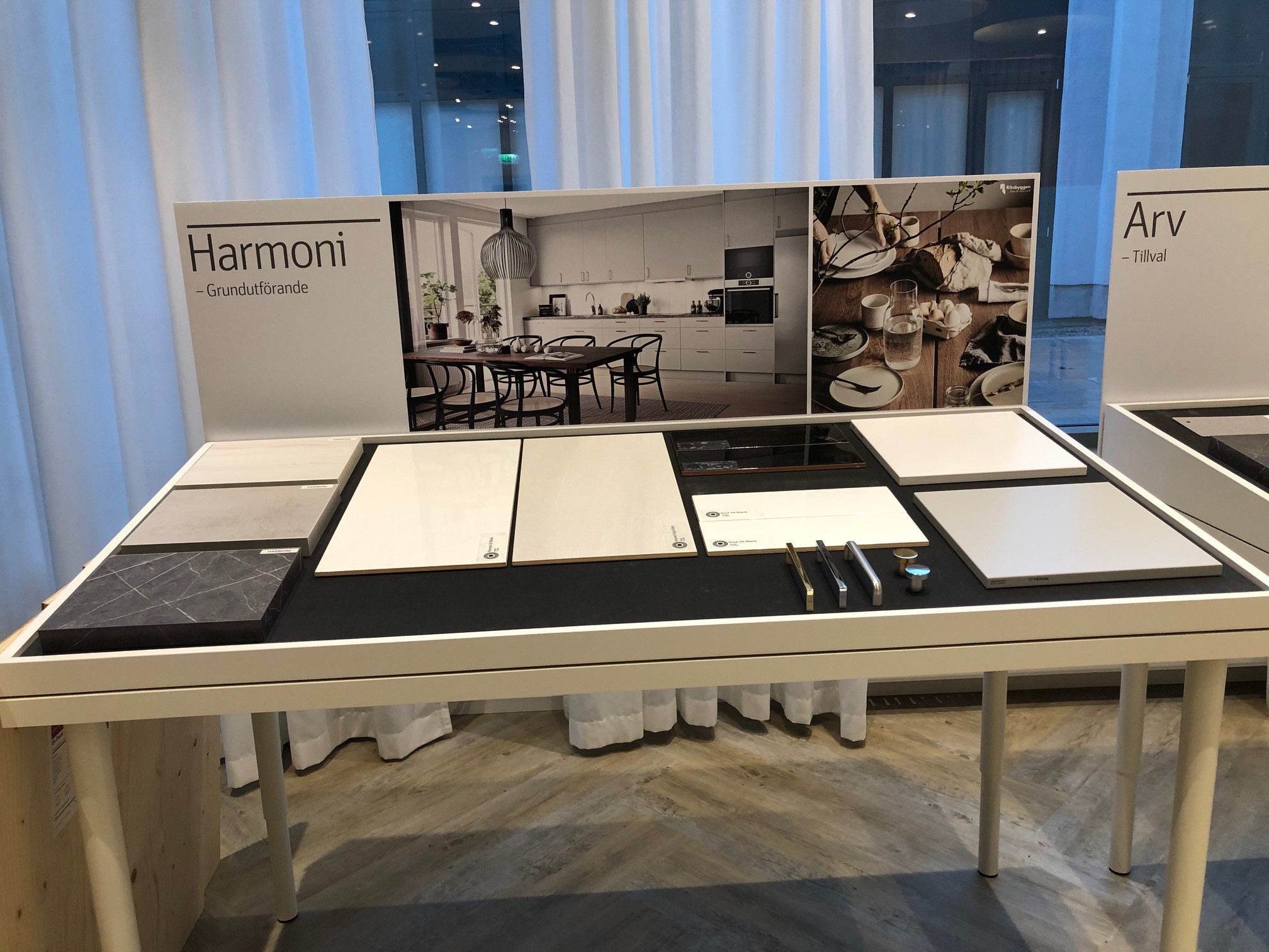 Pacom monter på mässa