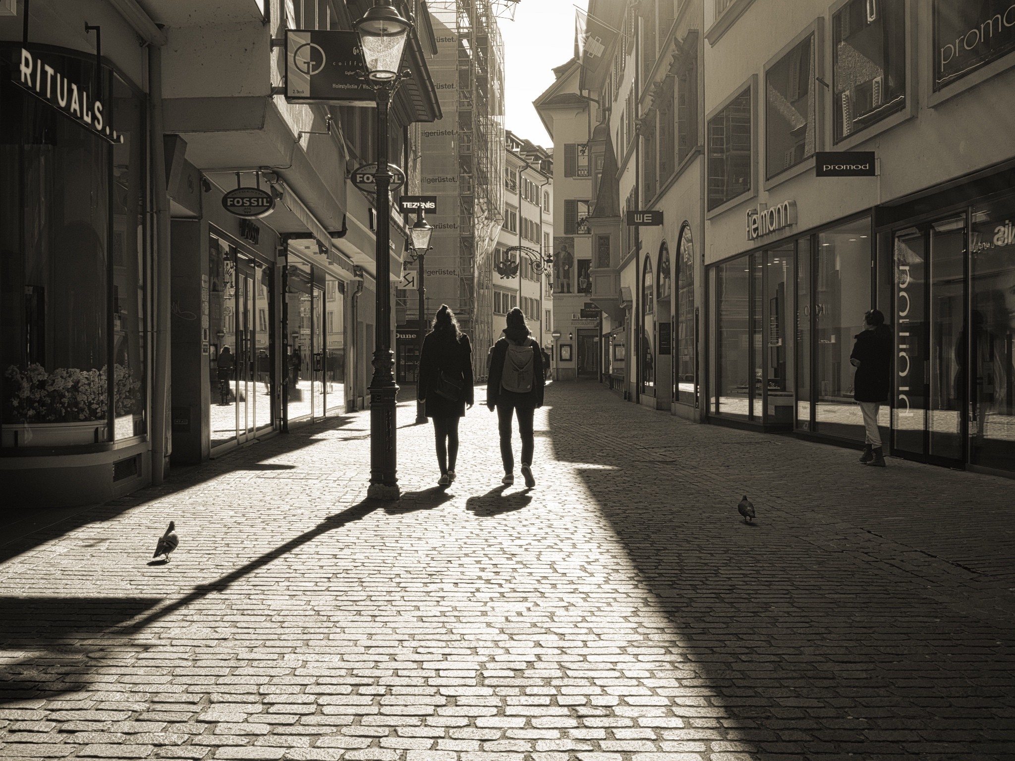 A Walk through the empty city