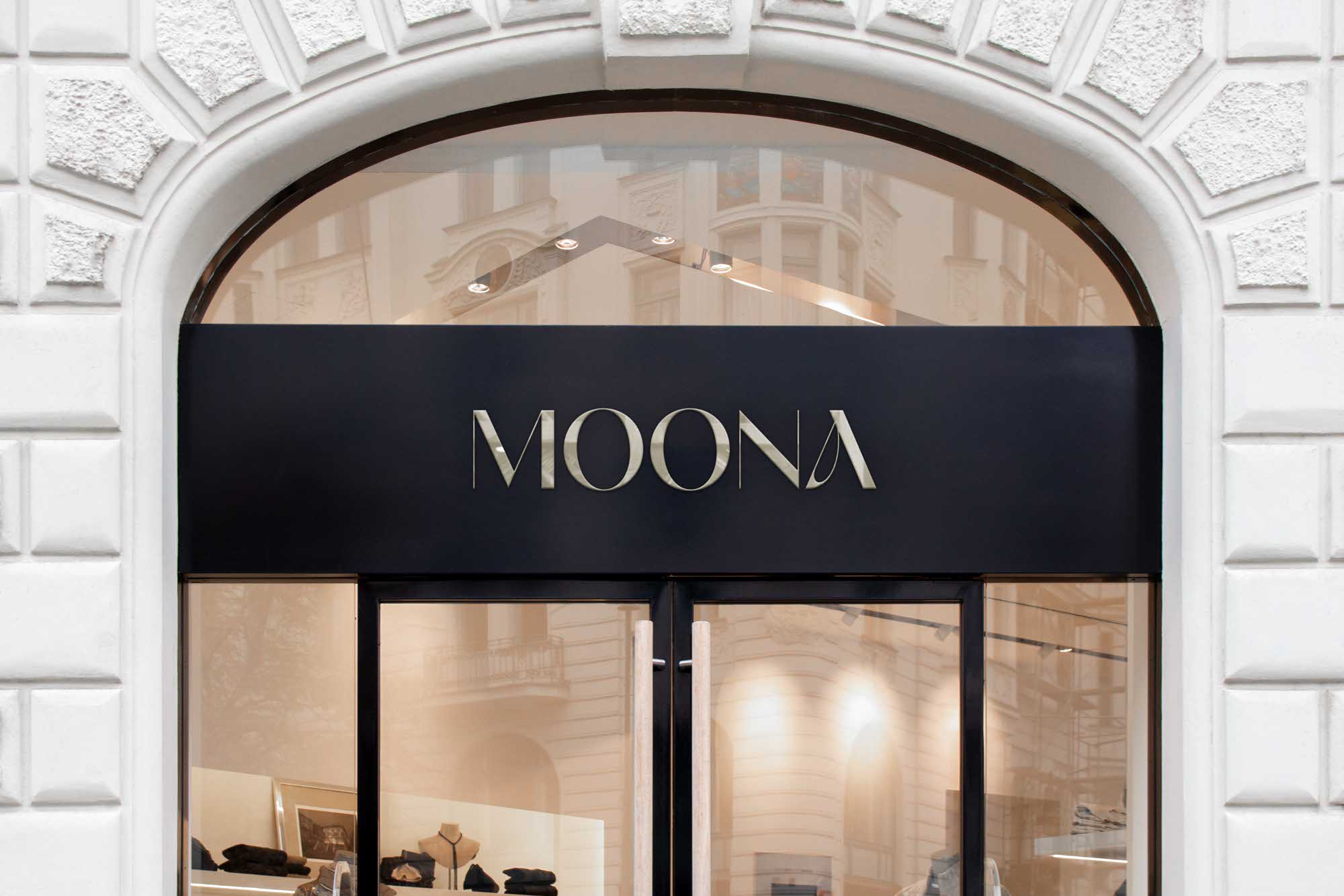 Storefront der Marke MOONA – elegant, ruhig und markenprägend im Design