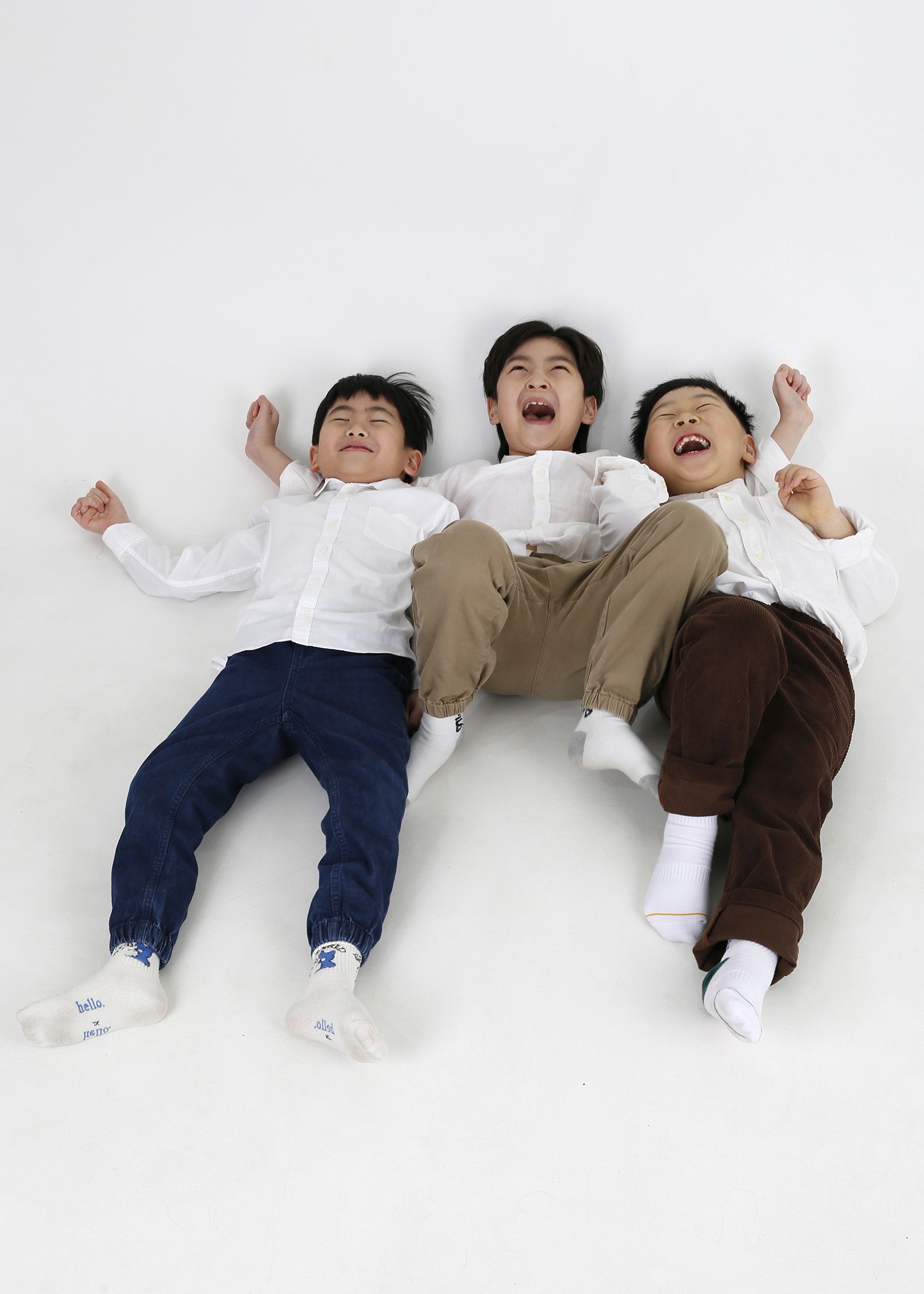 성남 어린이 우정사진 후기 | 분당 키즈 사진관 로그스튜디오가 담아낸 꼬마 단짝들의 기록