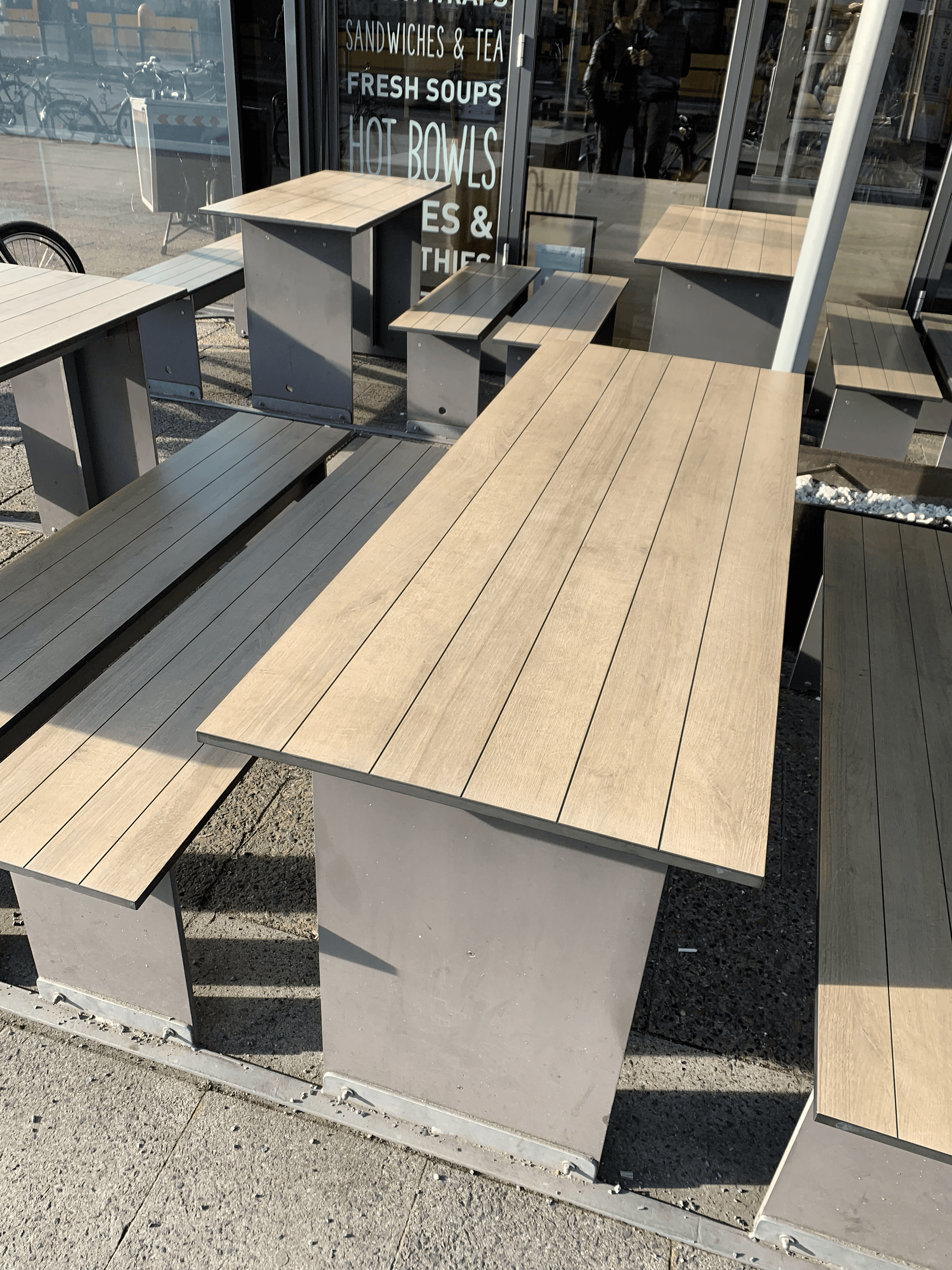 A table builded with the use of laminate from JD Group.