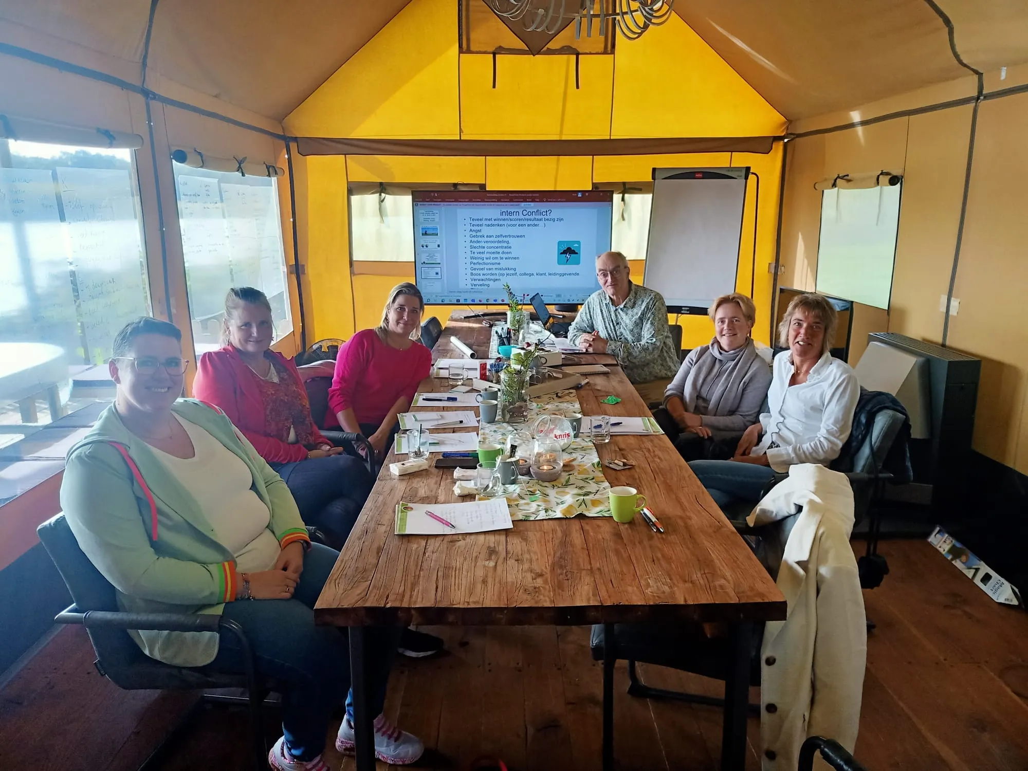Foto van Mark Theelen die een golfslag instrueert met oefening van zelfregulering