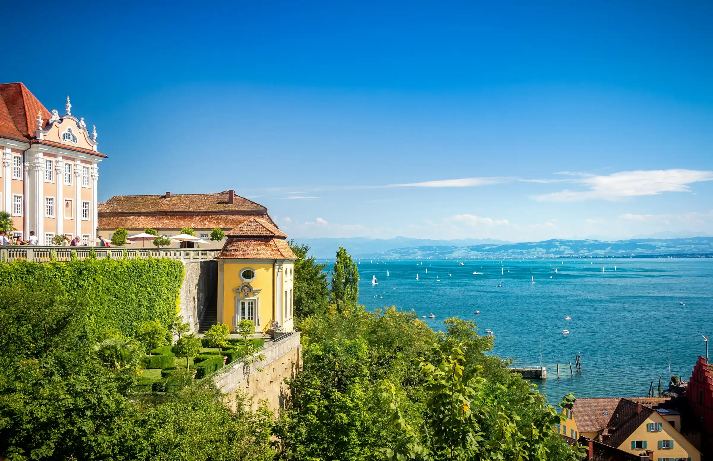 Meersburg am Bodensee, Neues Schloss mit Terrassengarten und Seeblick
