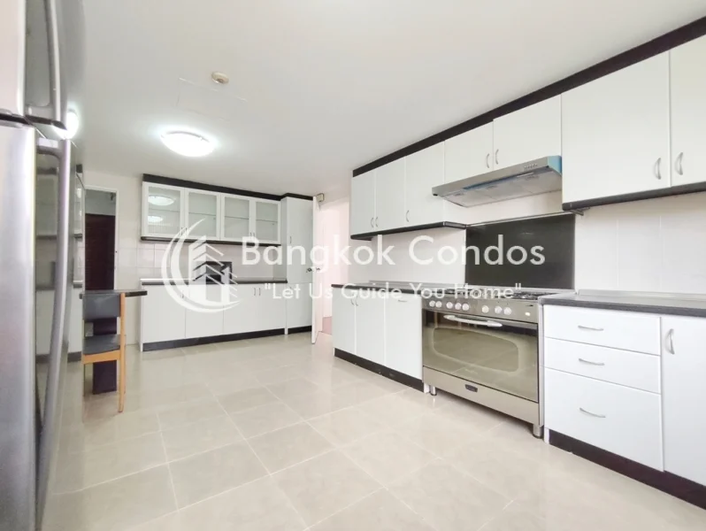 Asa Garden 3 Bedroom Duplex White Pet-Friendly Condo Phrom Phong 3