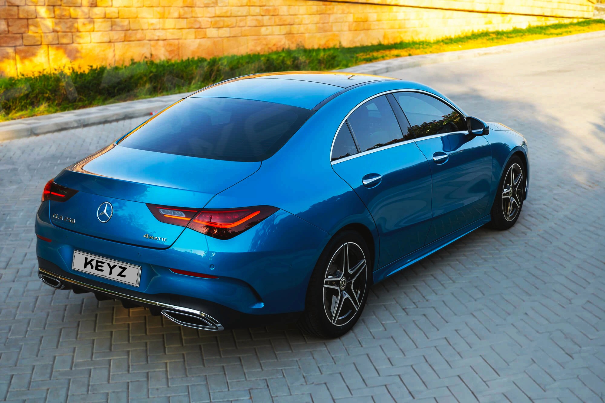 Vue extérieure arrière Mercedes CLA 250 Bleu – Location Berline à Dubaï | Keyz Rent