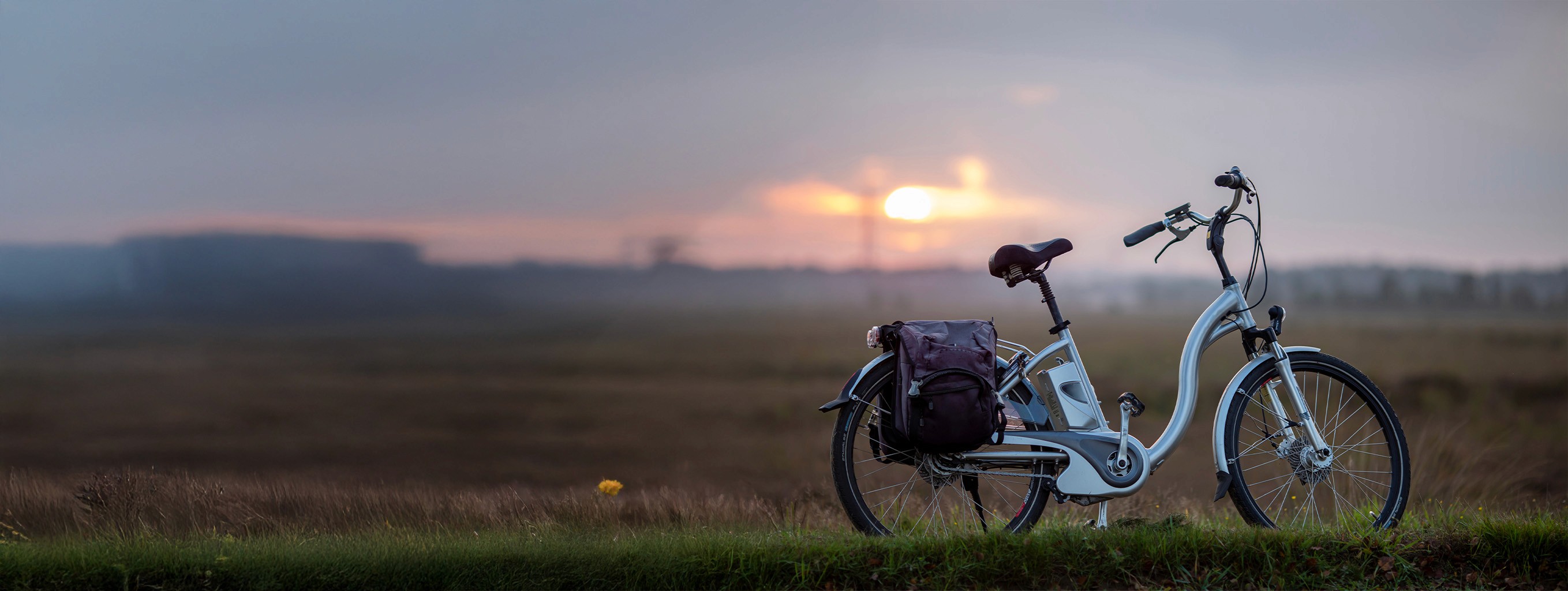 Fatbike en bakfiets bij gracht