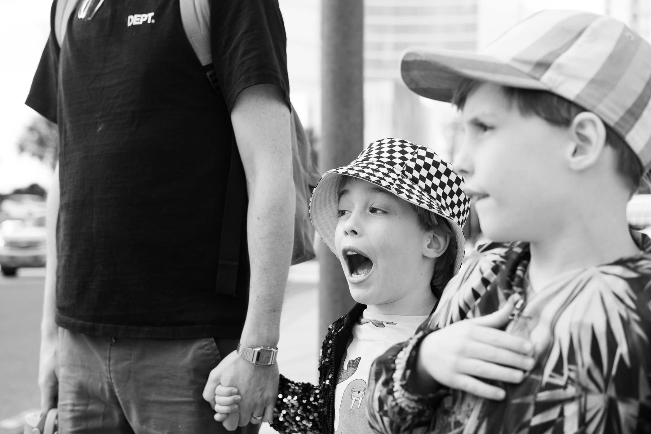 candid-children-laughing-outdoor-session-katt-jones-photography