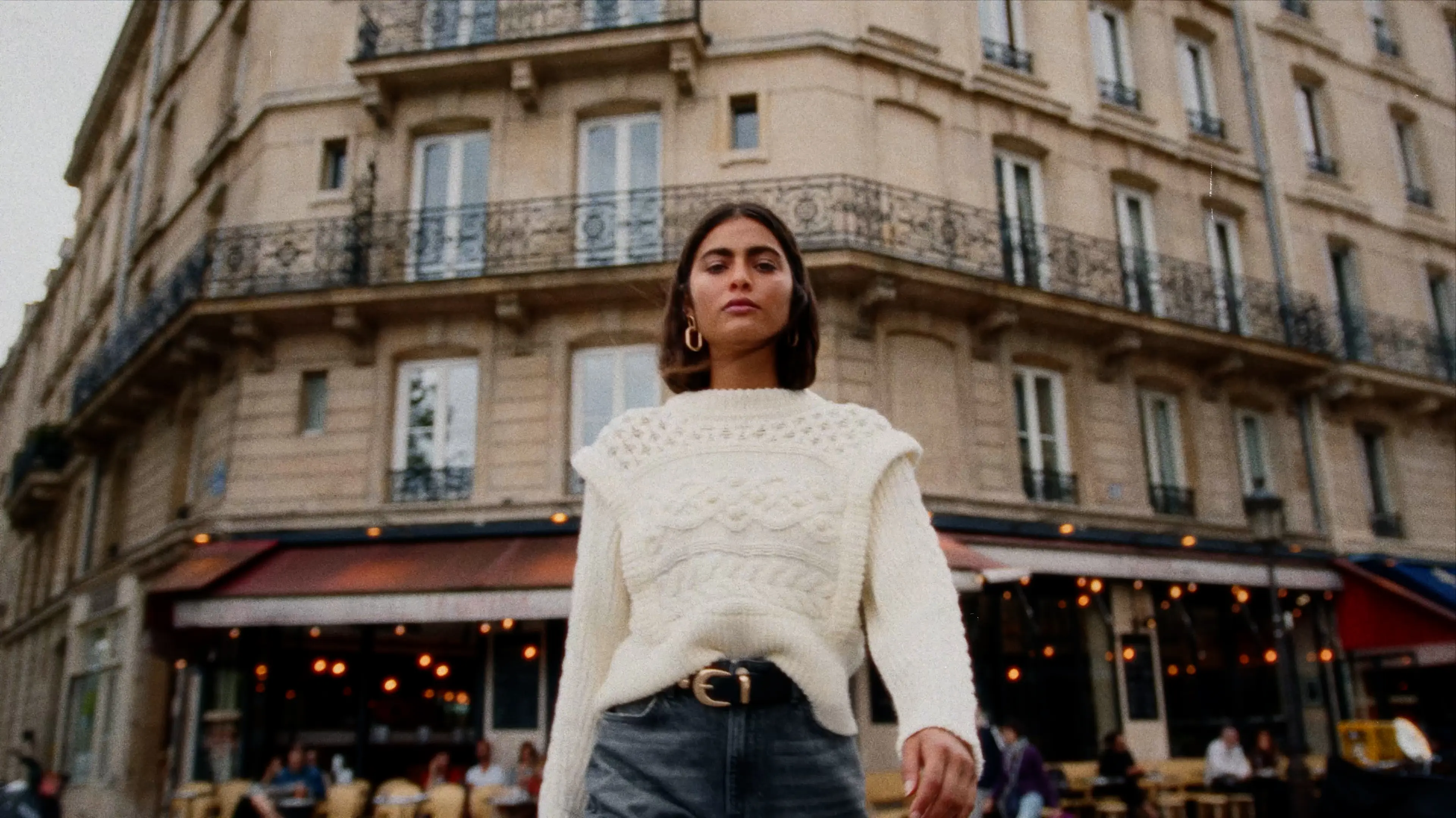 modèle dans paris filmé par joris favraud réalisateur