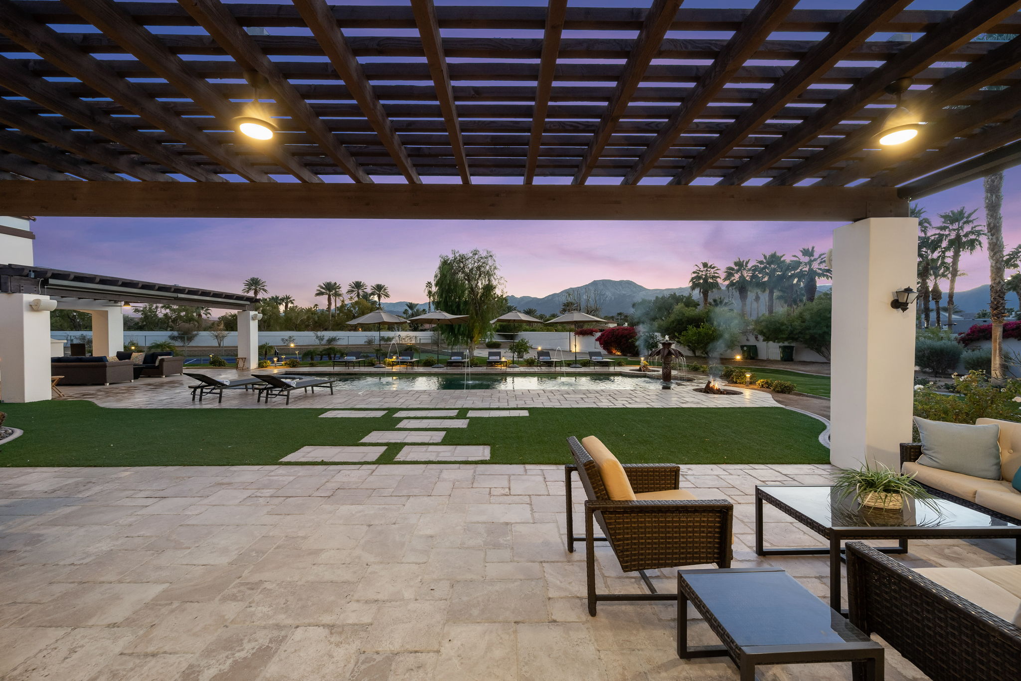 Here comes the alt text