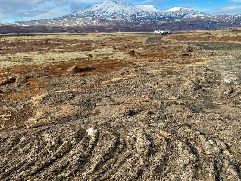 Smooth, ropy pāhoehoe lava at Þingvellir National Park in Iceland, showing flowing, folded basalt textures created by low-viscosity lava.