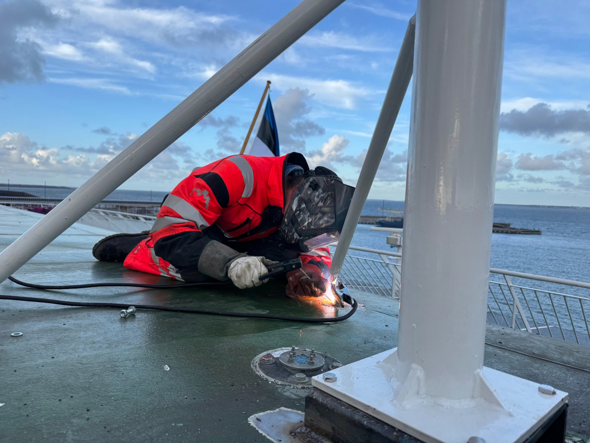 Marine communications installation