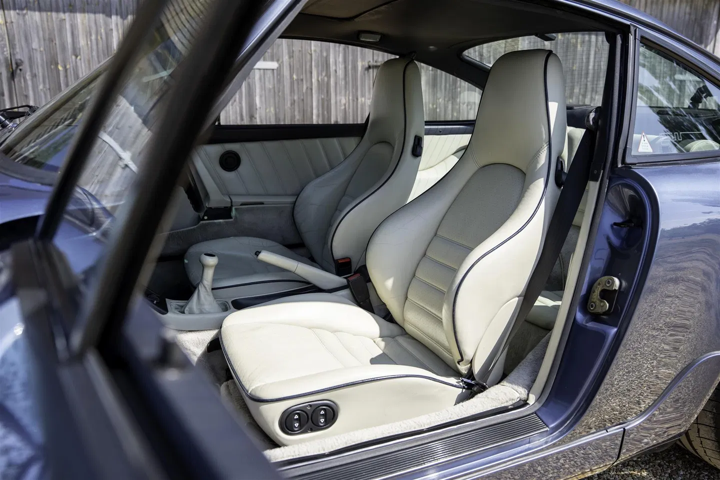 Driver’s sport seat with electric adjustment controls and door sill