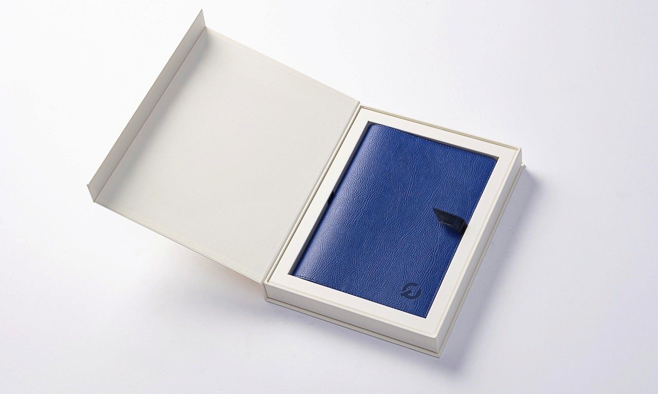Executive refill journal in full custom magnetic closure box