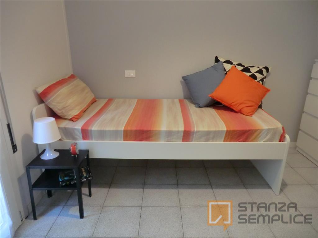 12 sqm room in Via Pio X, Padova