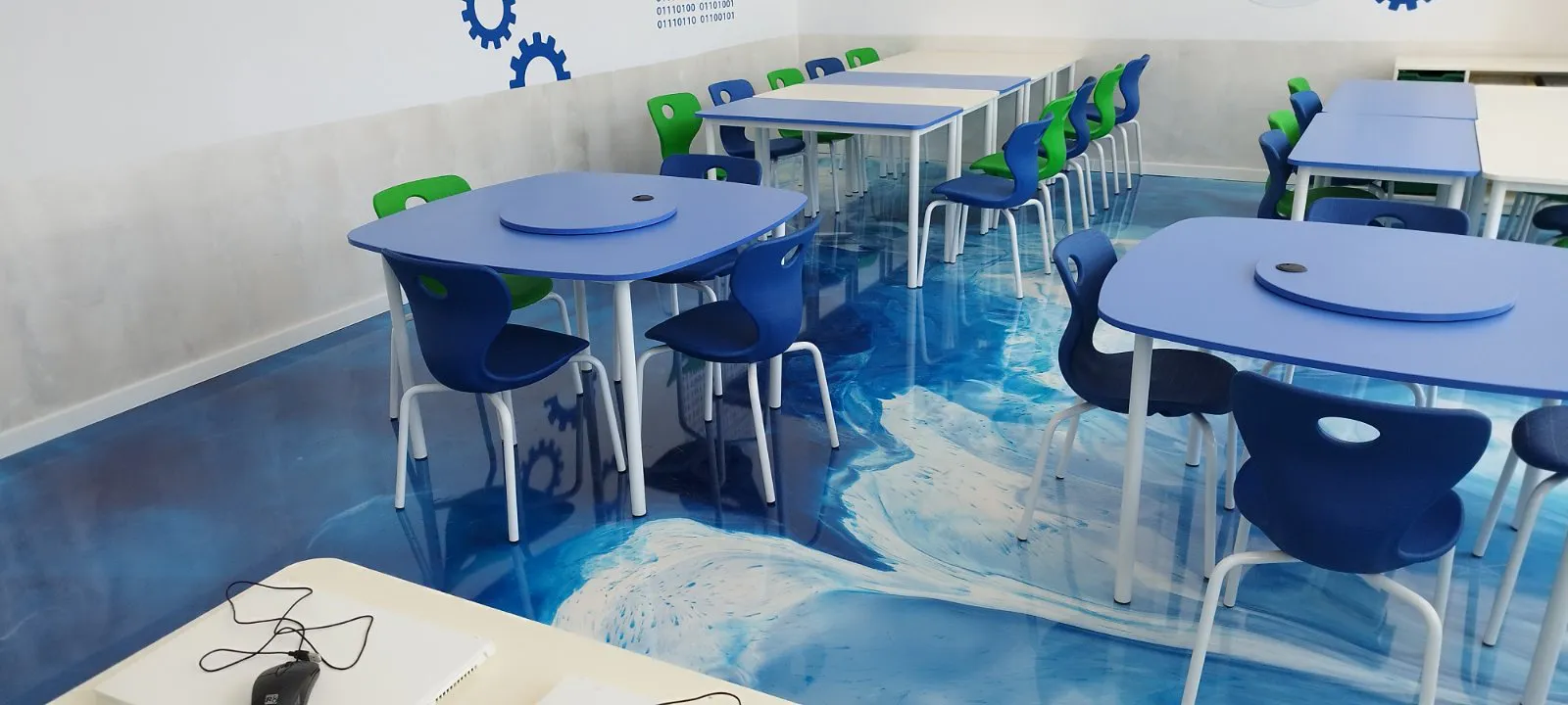 Modern classroom with school chairs supplied through SchoolChairs.com by SOURESA, Made in Turkey