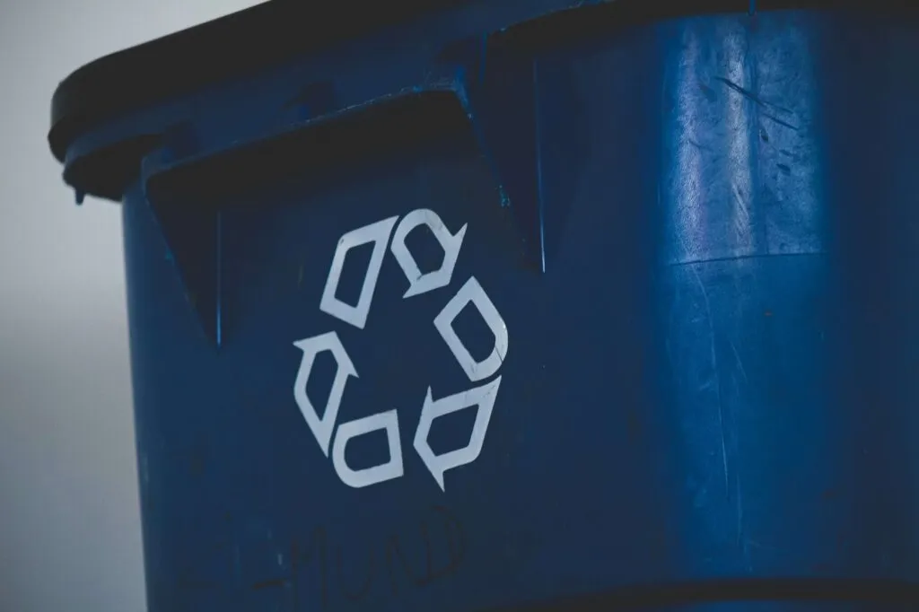 Waste in the Fashion Industry: Types, Causes, Impacts, Solutions