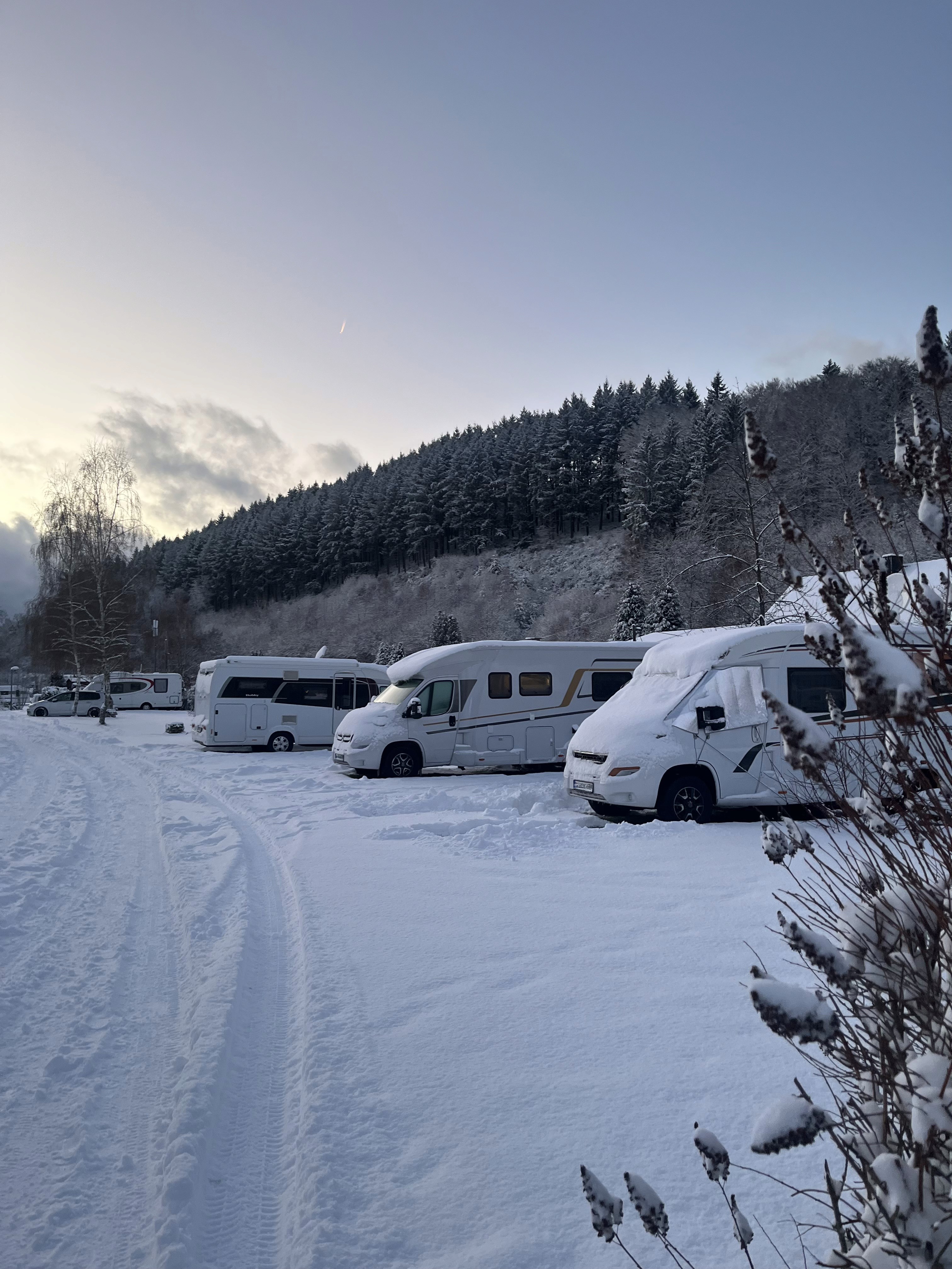 Reisemobil in Schnee