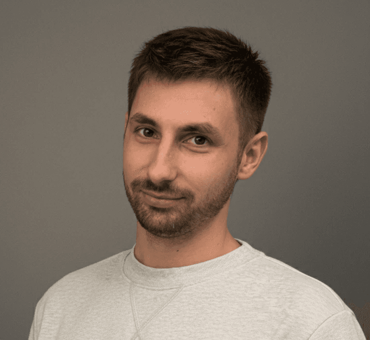 Portrait of Daniel Hayes, founder of EarlyBird.