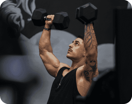 entrenador con pesas