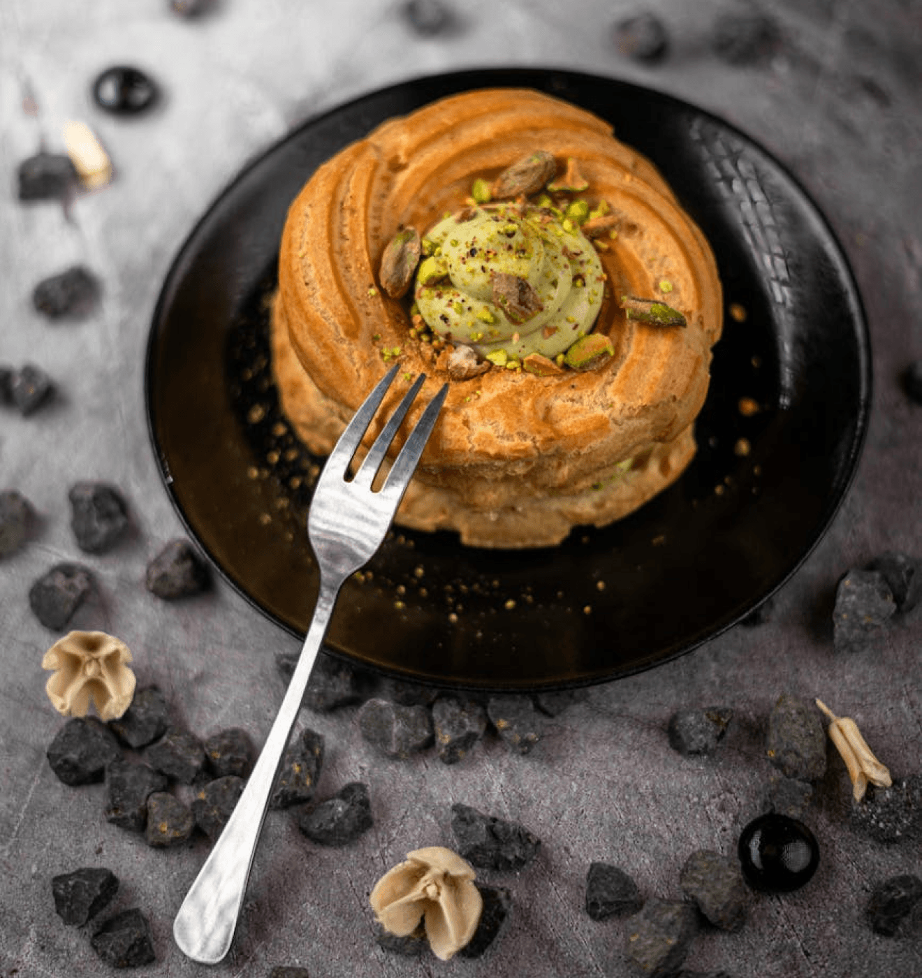 Desert  inside a plate and fork