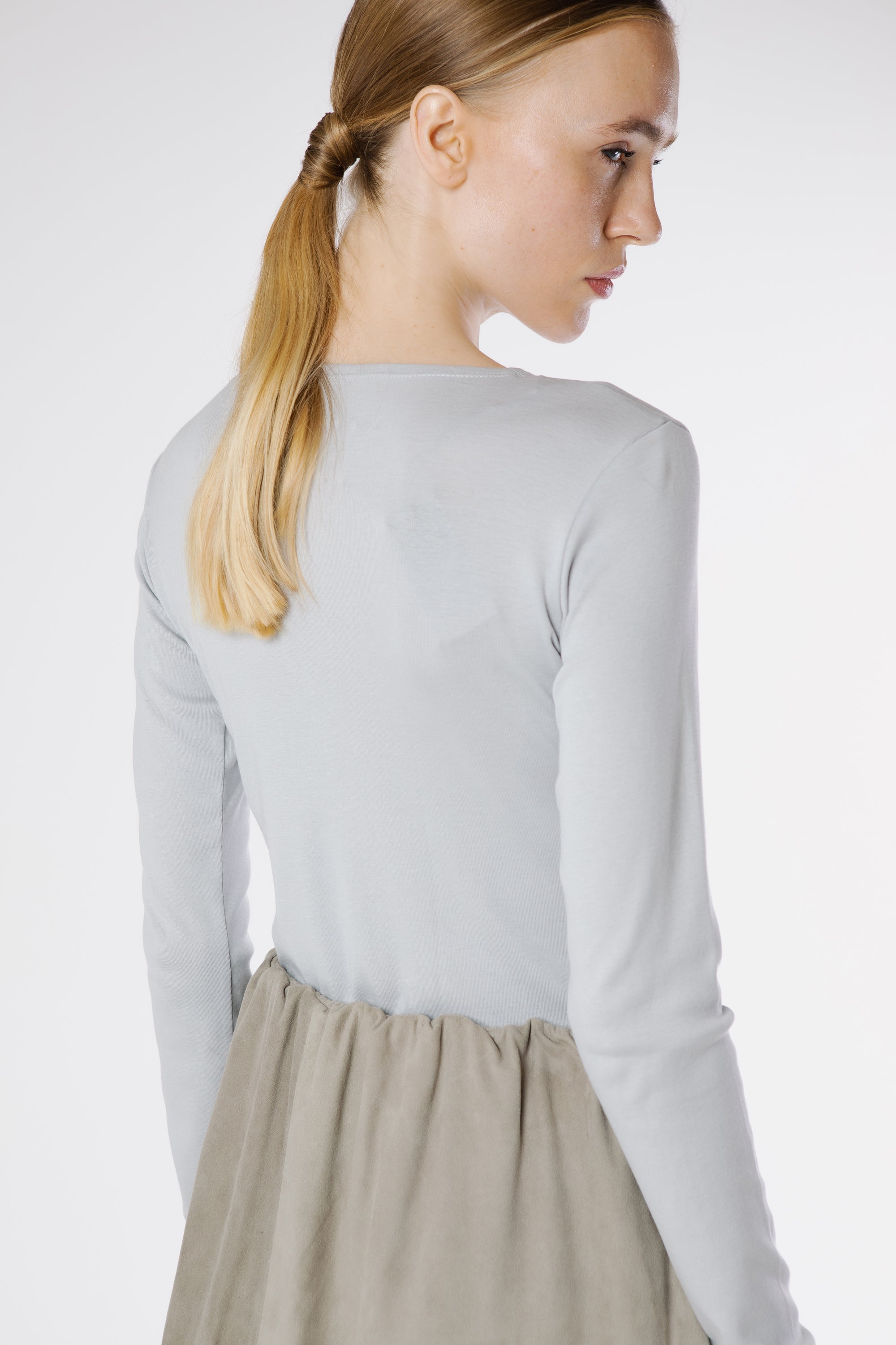 Back view of La Spezia longsleeve in Gris Claro eco bio cotton