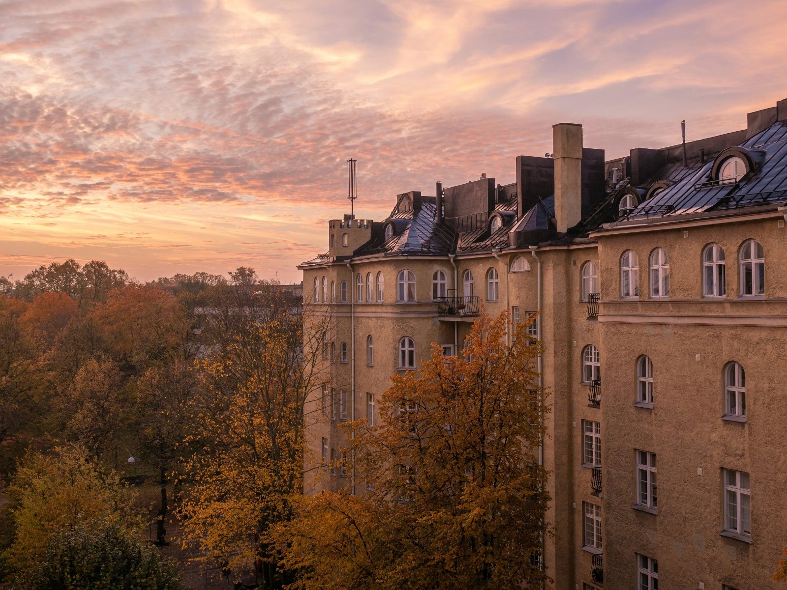 warehouse image with boxes