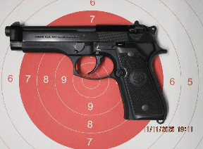Beretta 98 FS pistola semiautomatica calibro 9x21 con castello in lega, carrello in acciaio inossidabile e impugnatura ergonomica, fotografata su sfondo neutro