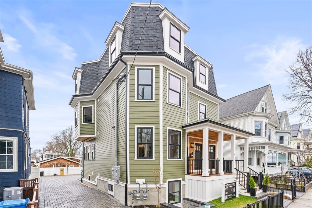 Mansard roof historic example