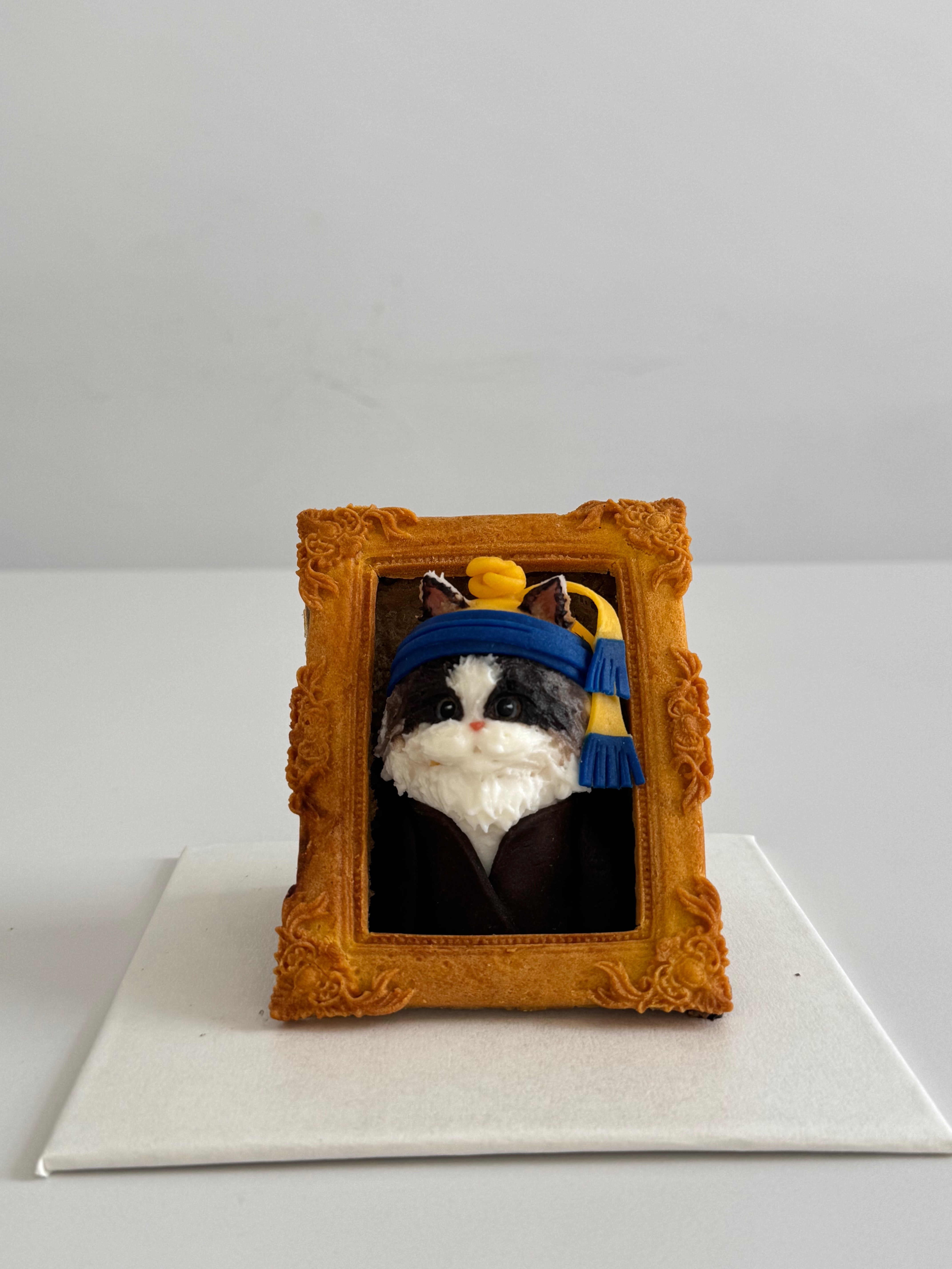 Framed sculpted cat portrait cake