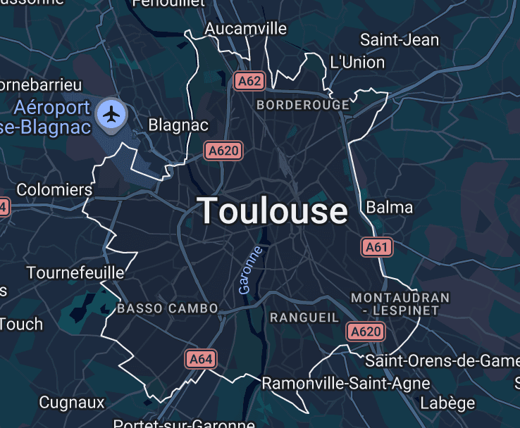 Couvreur Toulouse intervenant sur toiture briques roses historique