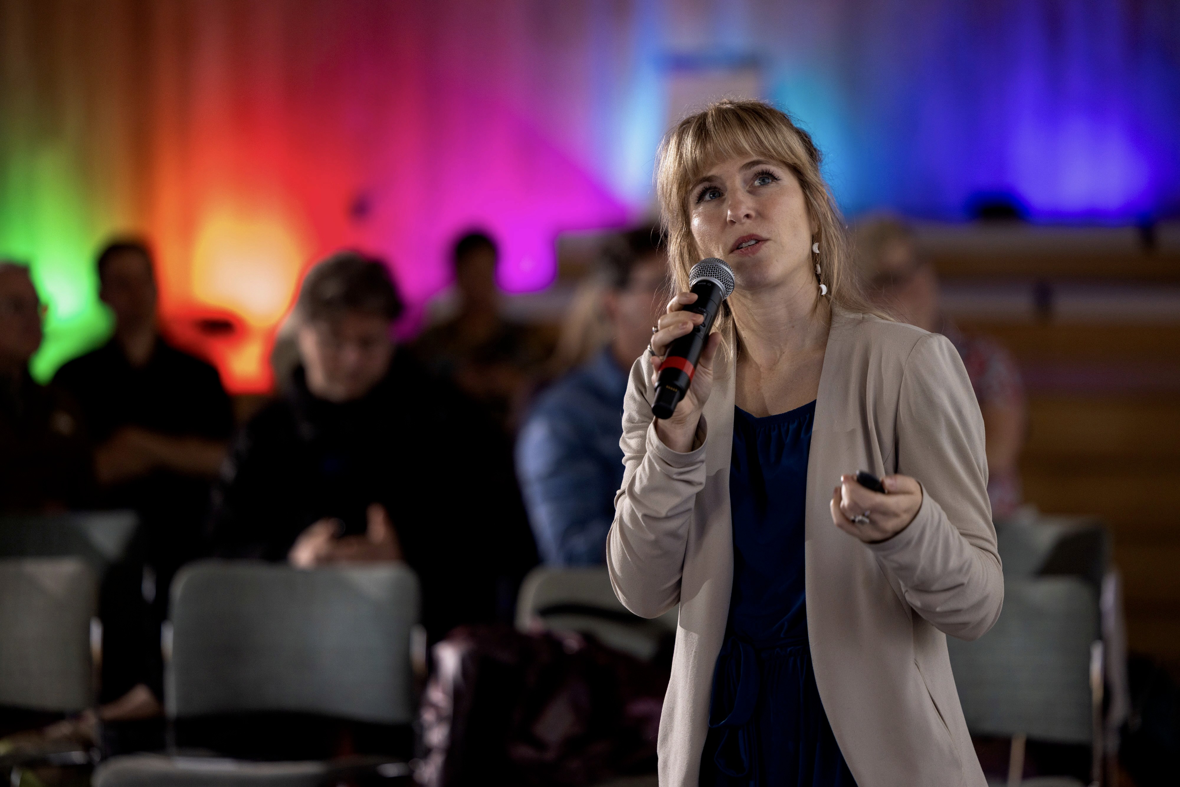 Tess Posner delivering a talk at the Artificiality Summit