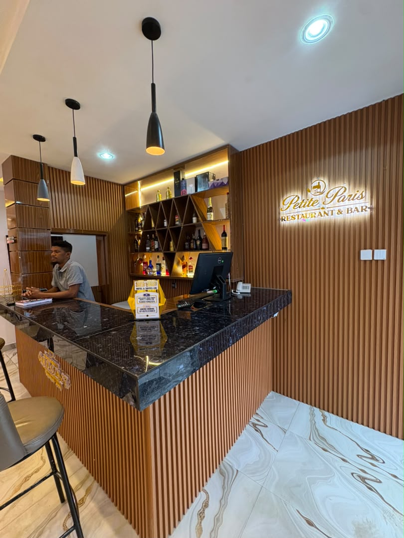Authentic Exclusive Gold Coast Hotel & Suites photograph