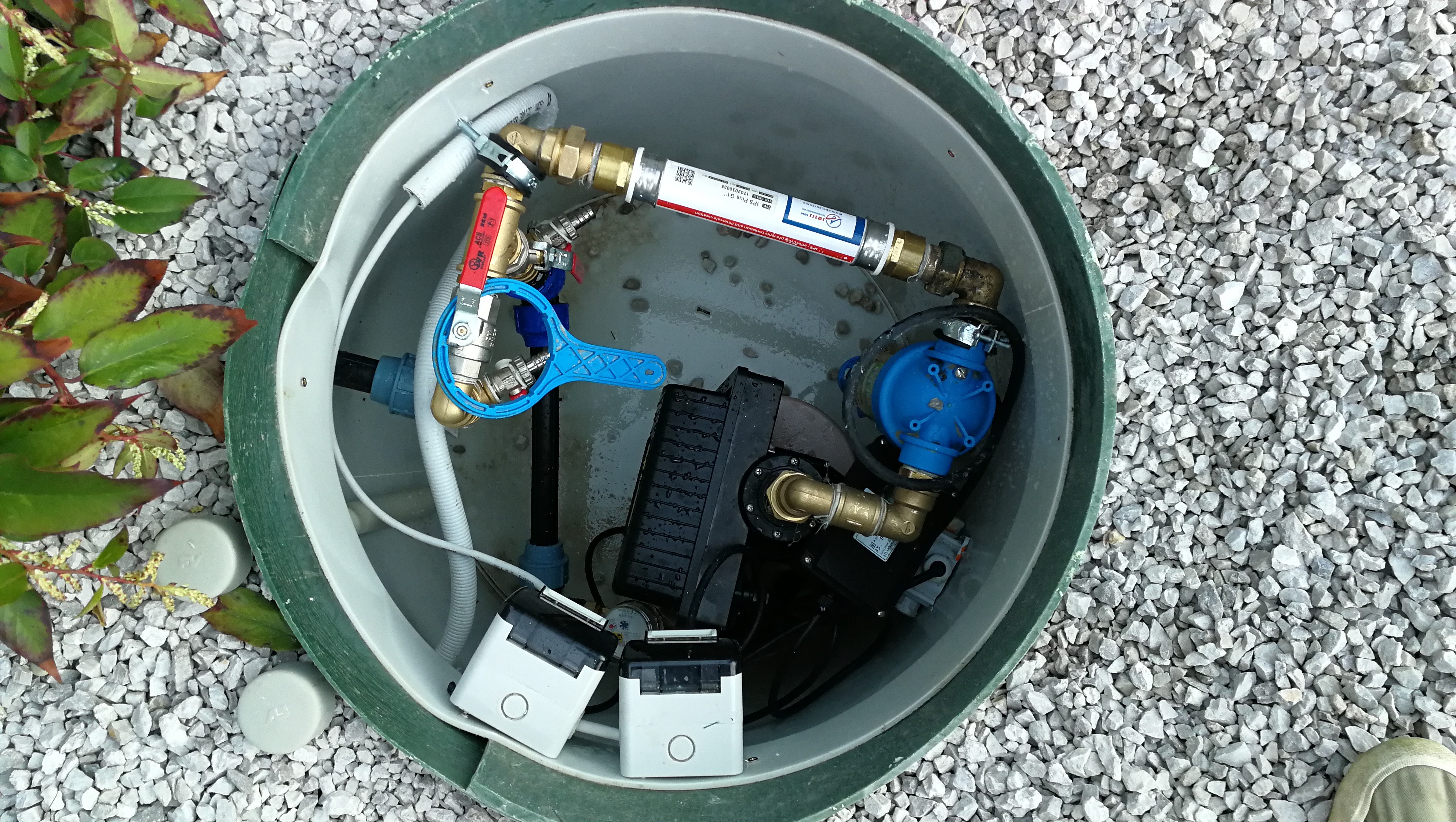 montáž čerpadla s frekvenčným meničom v studni