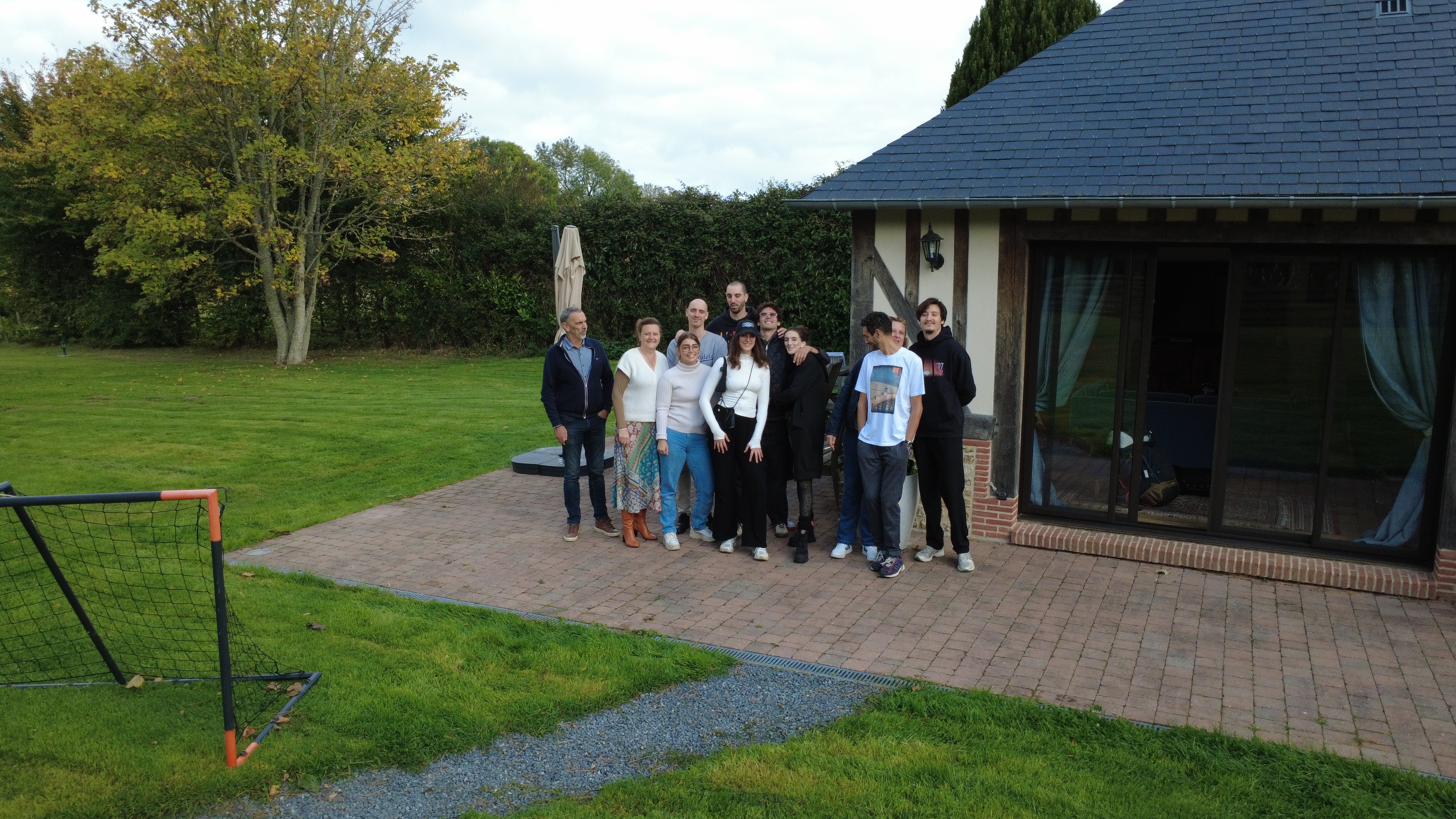 Les familles de Tristan et Mathilde réunit avant le voyage en Amérique du Sud