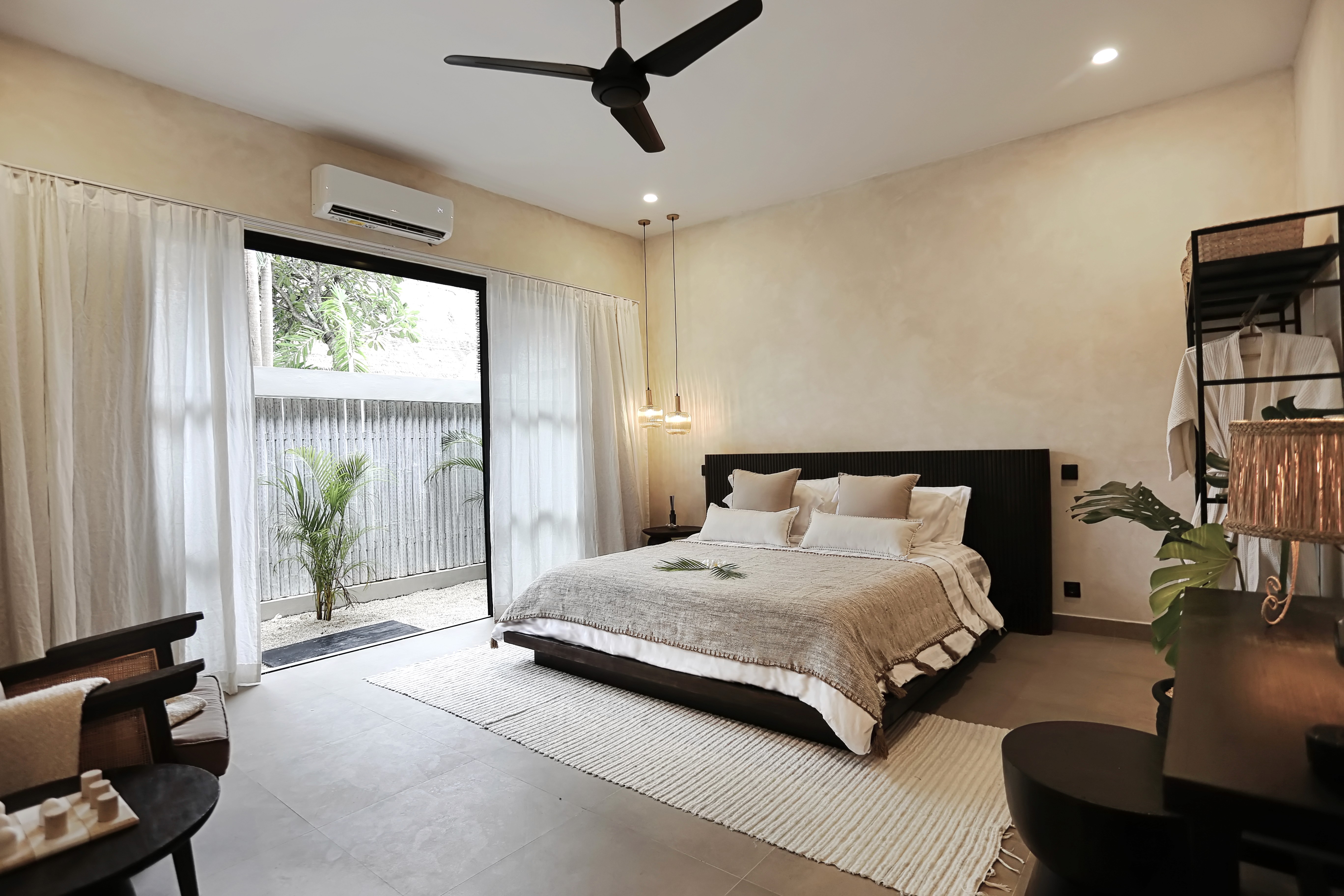 indiana-kenanga-premium-room-mana-lounge-area-smart-tv-modern-bali