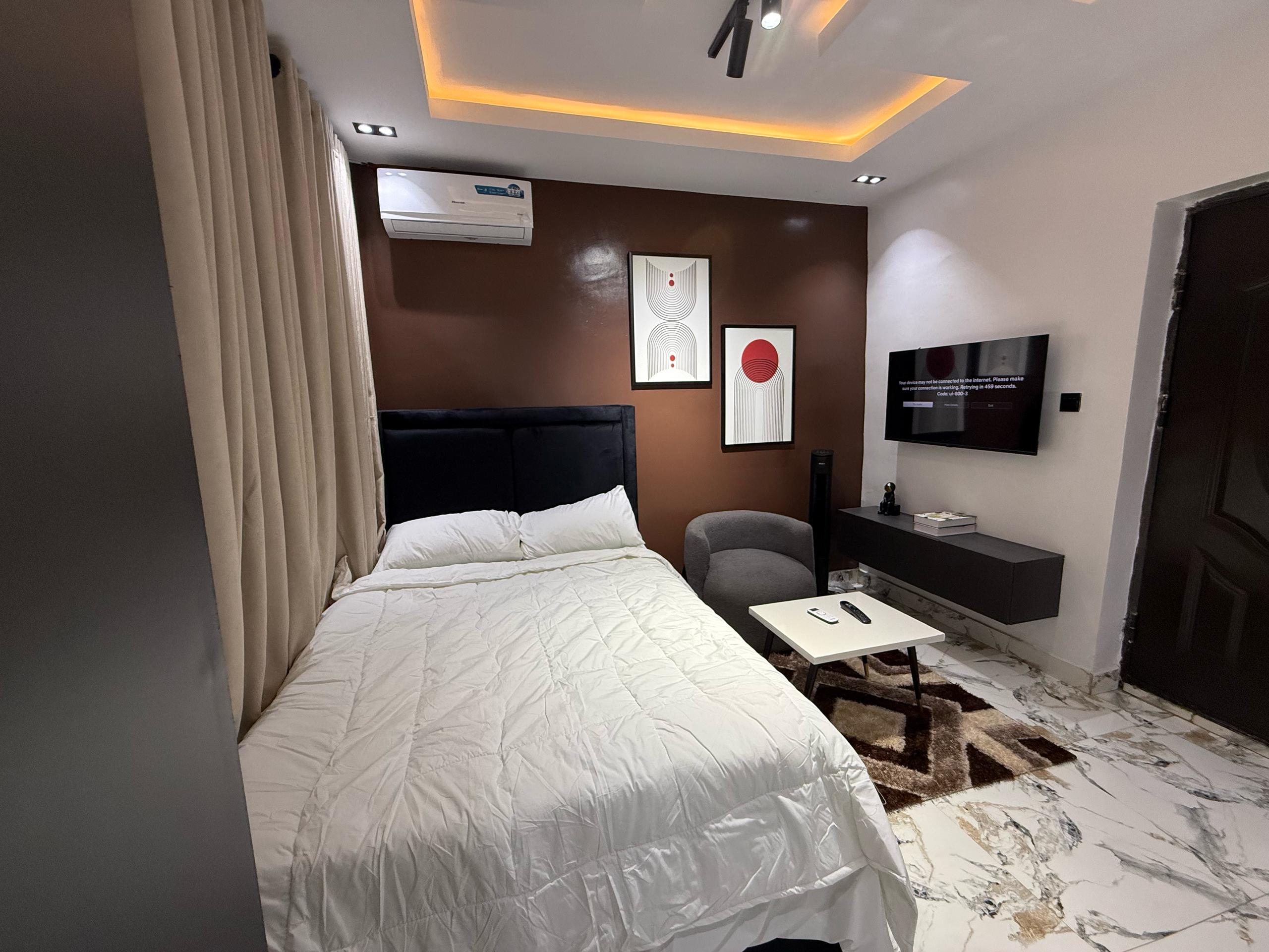 Comfortable studio apartment Urban Suites, one-bedroom serviced apartment in Surulere, Lagos