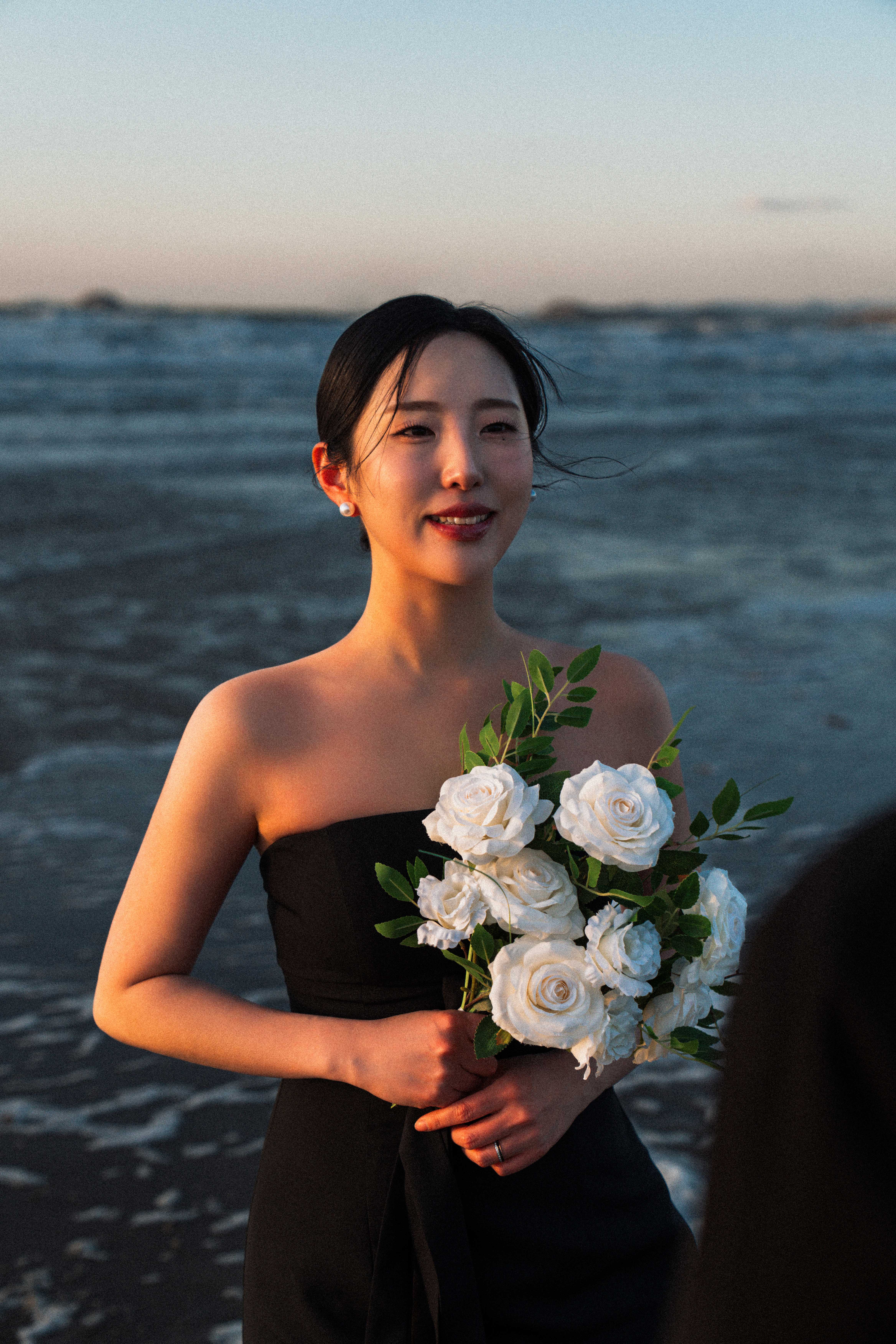 가을웨딩스냅 촬영 후기 | 스튜디오널의 갈대밭과 서해 바다에서 남긴 천안웨딩스냅
