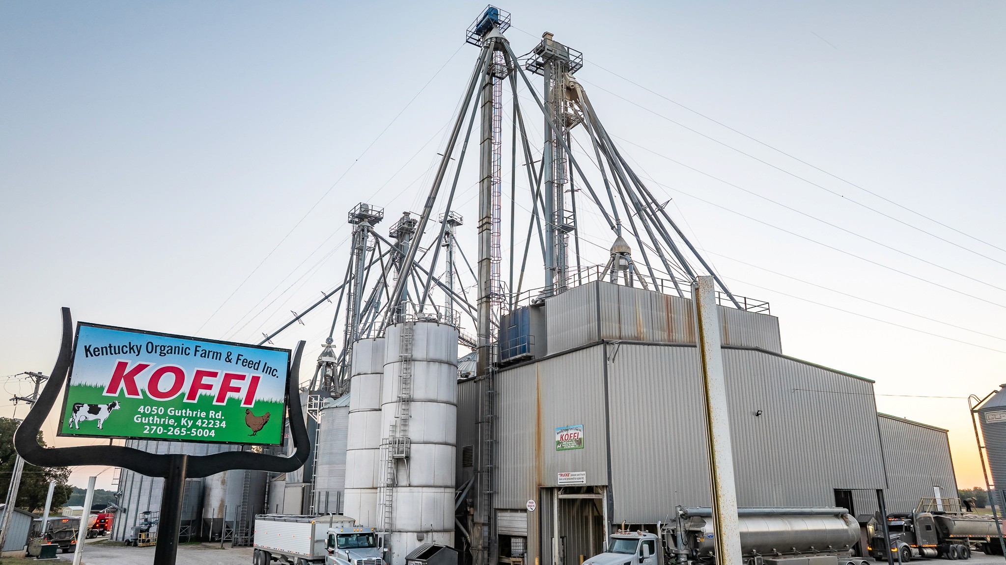 entucky Organic Farm and Feed Inc.’s front sign displaying address 4050 Guthrie Rd, Guthrie, KY 42234, and phone number (270) 265-5004.